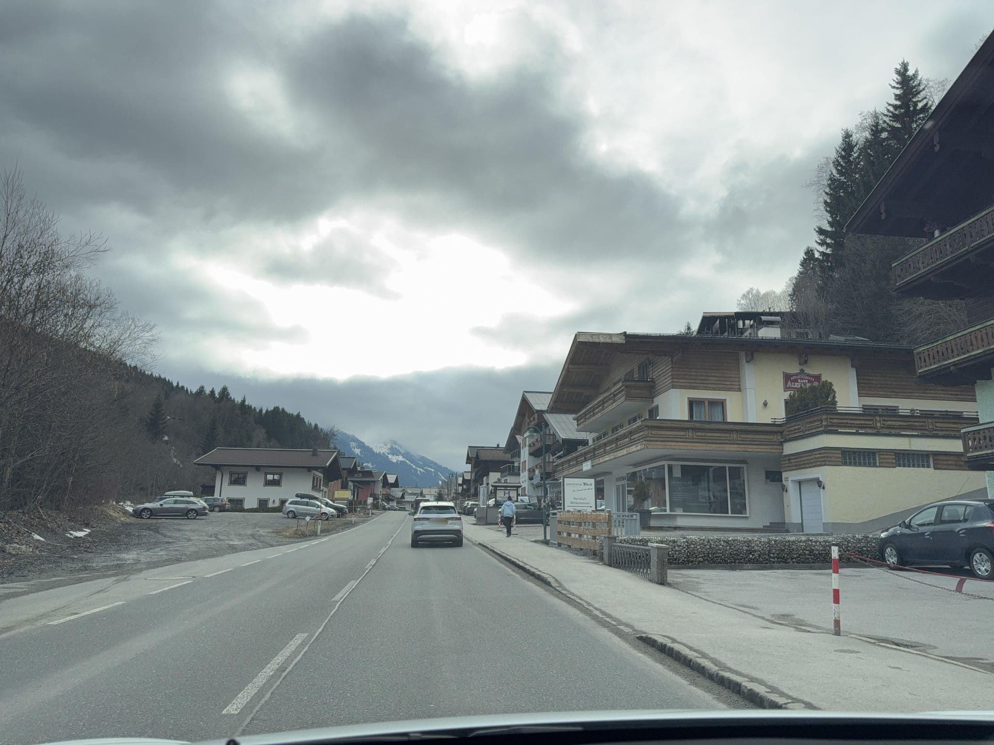 Street view near Wiesergut Hotel-Pension, Saalbach — © ottor (CC BY-SA · Mapillary)