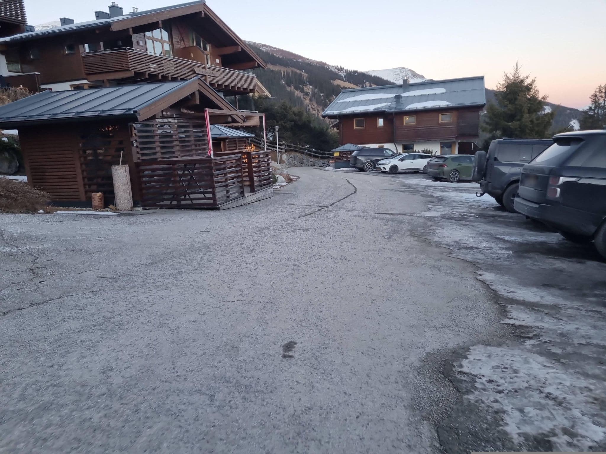 Street view near Edelweisshaus, Neukirchen am Großvenediger — © dsmm (CC BY-SA · Mapillary)