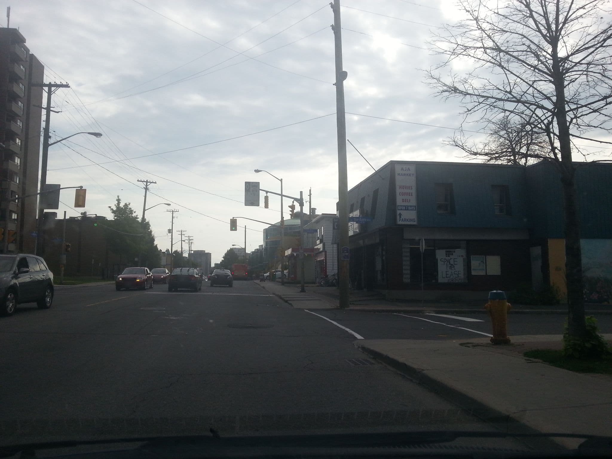 Street view near Concorde Motel, Vanier — © thelogicalviolinist (CC BY-SA · Mapillary)