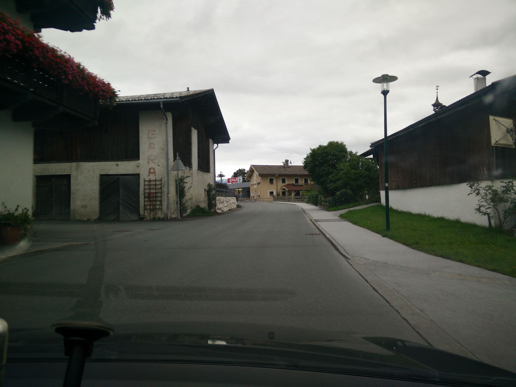Street view near Gasthof Hoferwirt, Brixen im Thale — © grin (CC BY-SA · Mapillary)