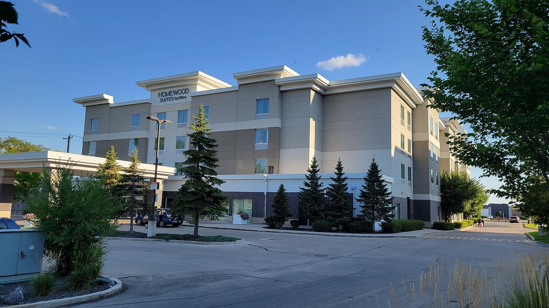 Homewood Suites by Hilton Winnipeg Airport-Polo Park, MB (via Wikimedia Commons, CC BY-SA 3.0)