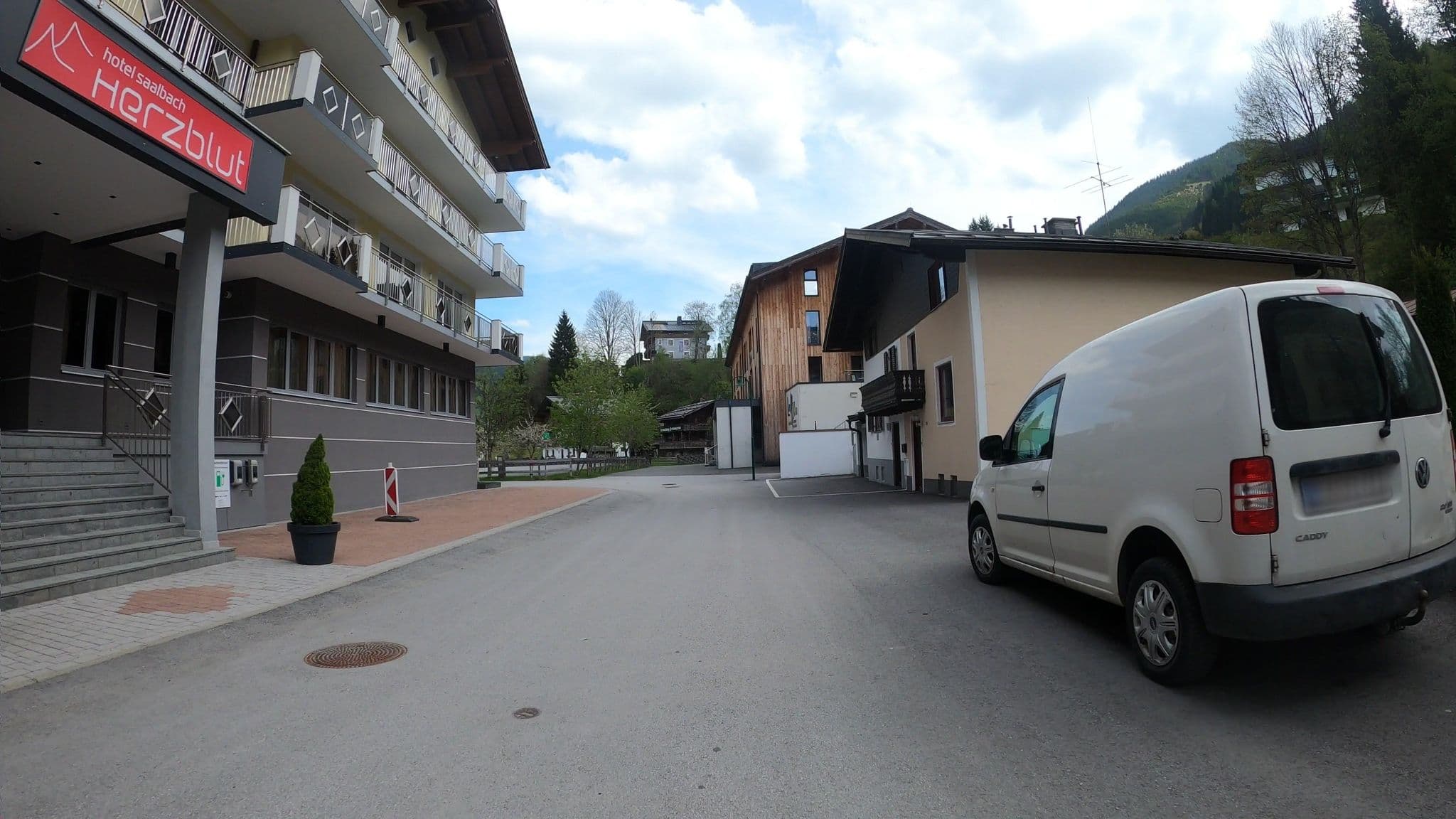 Street view near Hotel Herzblut Saalbach, Saalbach — © osmplus_org (CC BY-SA · Mapillary)