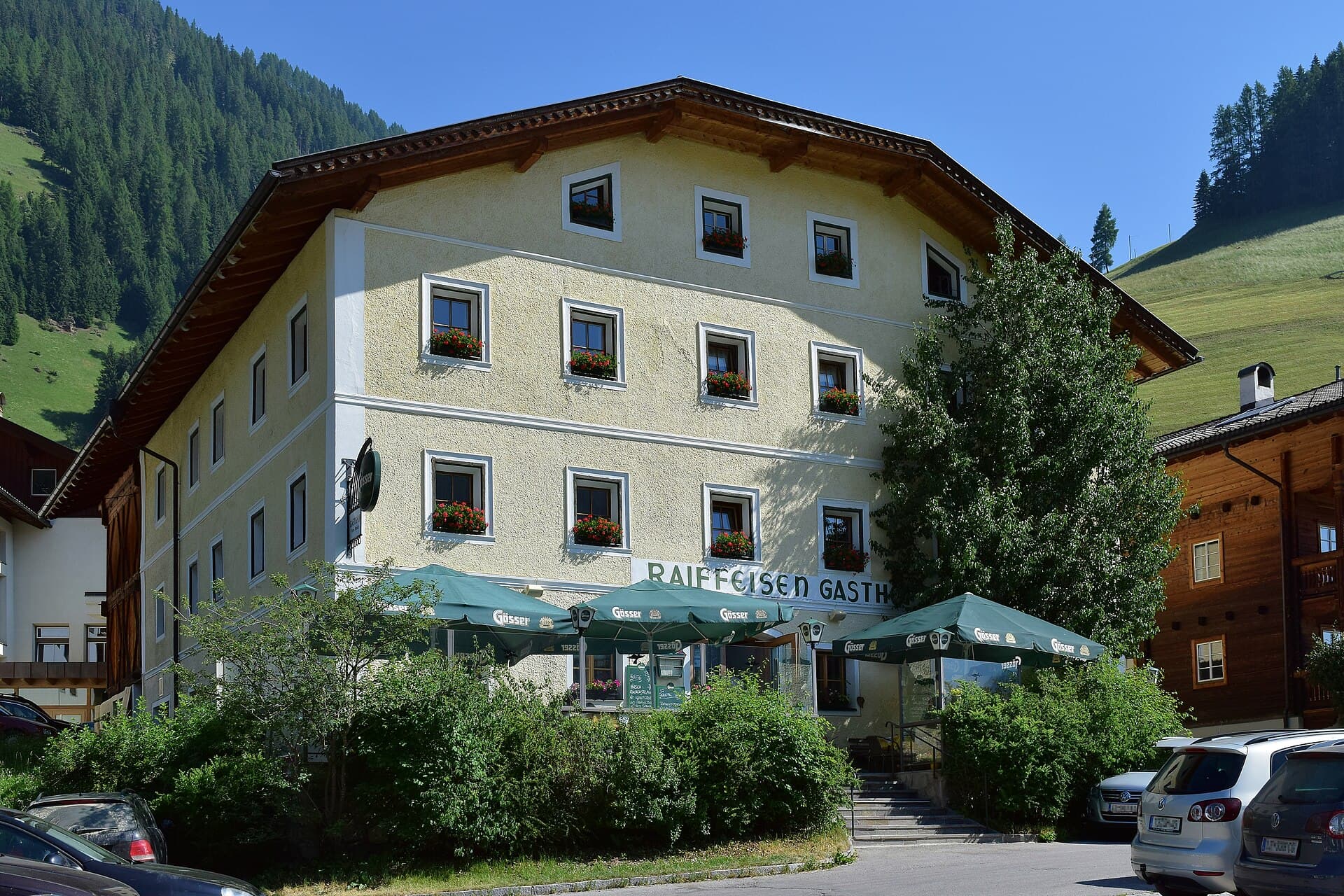 Gasthaus Raiffeisen (via Wikimedia Commons, CC BY-SA 4.0)