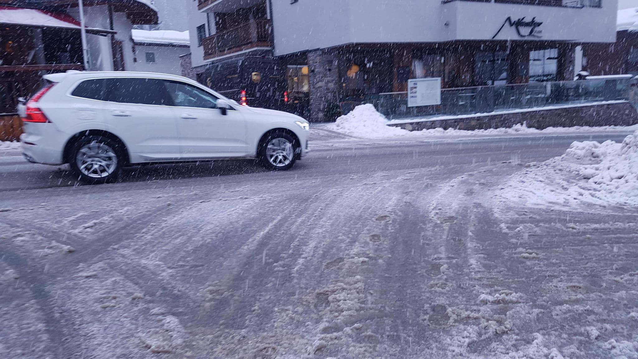 Street view near Gasthof Neuhof, Neukirchen am Großvenediger — © dsmm (CC BY-SA · Mapillary)