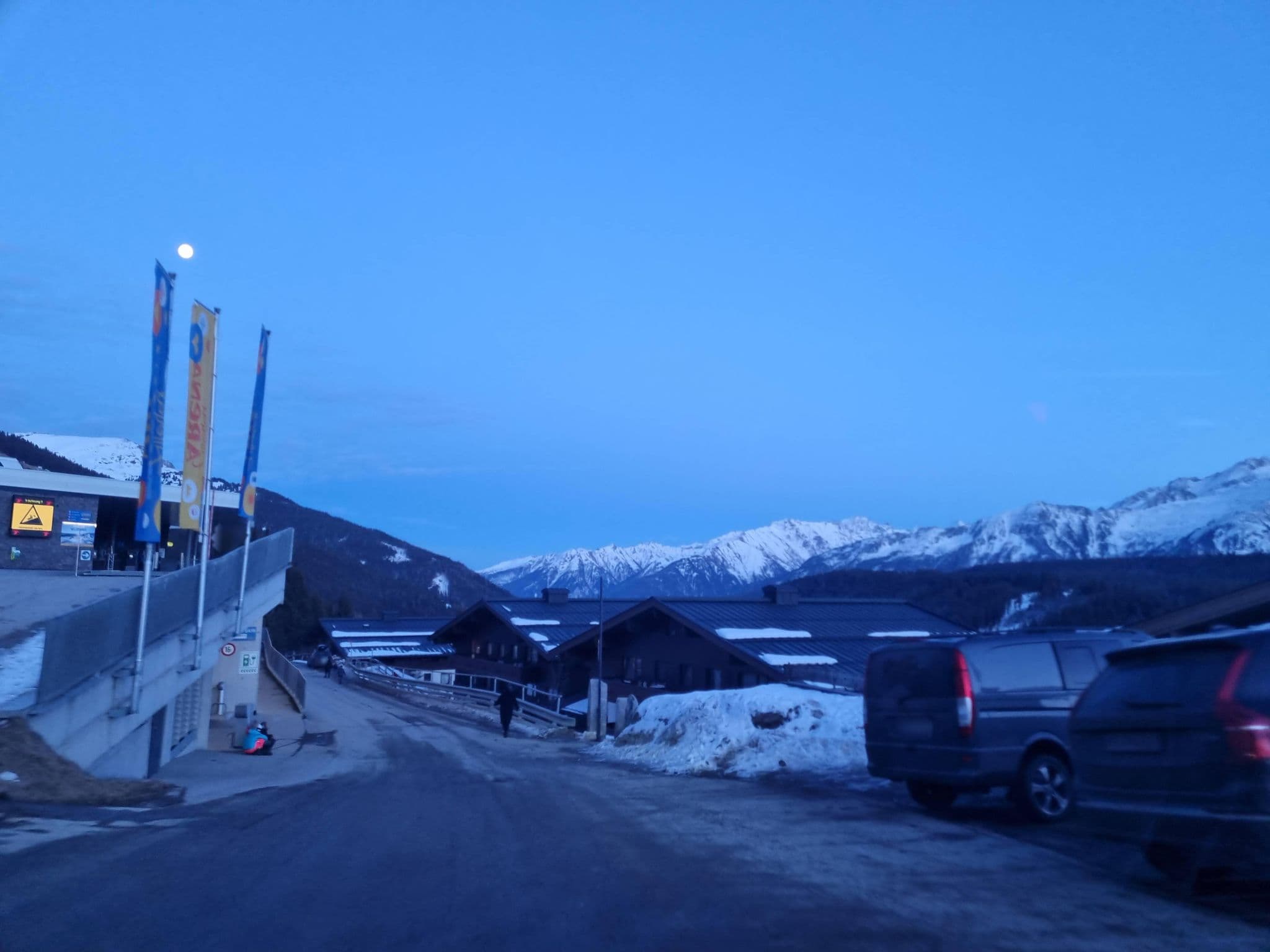 Street view near Hotel-Pension Alpenrose, Neukirchen am Großvenediger — © dsmm (CC BY-SA · Mapillary)