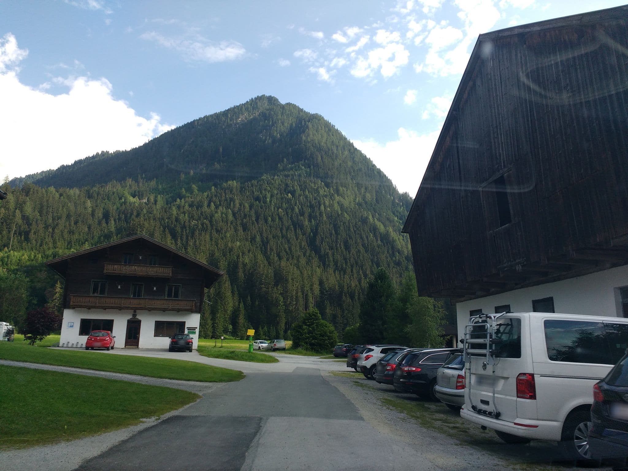 Street view near Gasthof Schütthof, Neukirchen am Großvenediger — © thetornado76 (CC BY-SA · Mapillary)