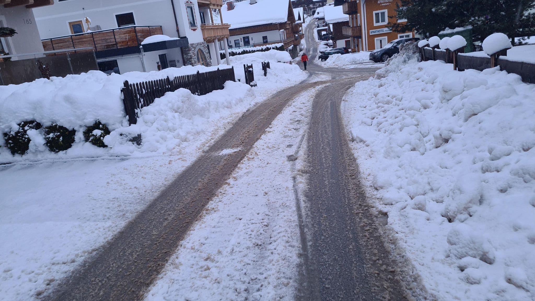Street view near Haus Barbara Breuer, Neukirchen am Großvenediger — © dsmm (CC BY-SA · Mapillary)
