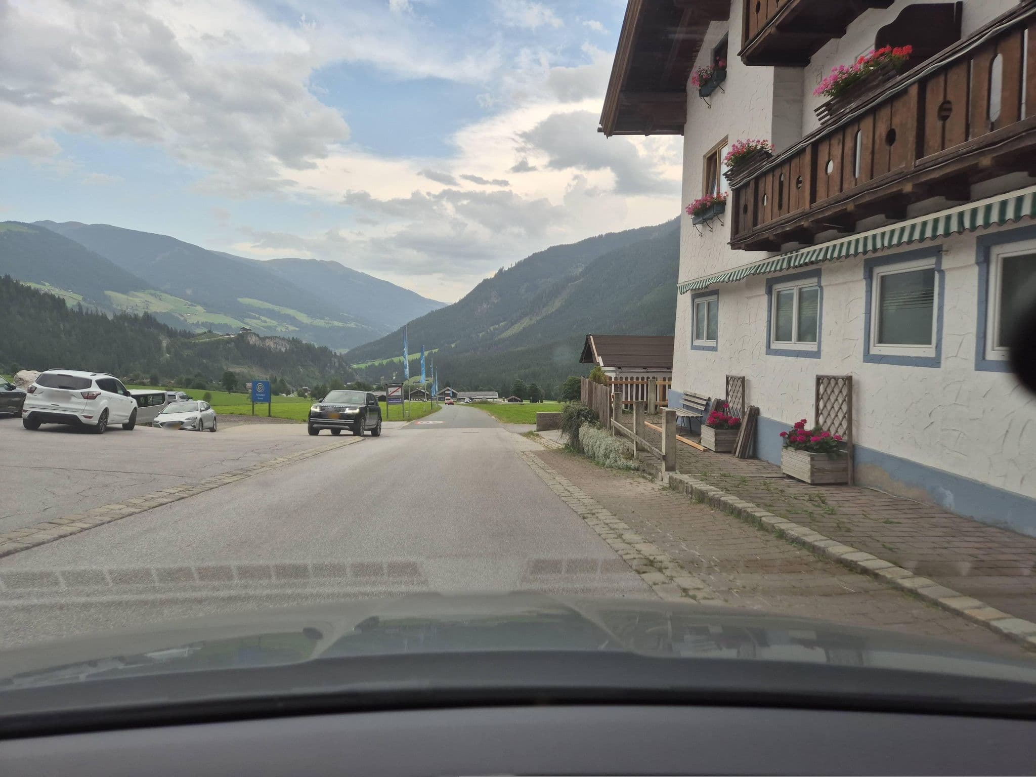 Street view near Krimmler Tauernhaus, Neukirchen am Großvenediger — © schermy_at (CC BY-SA · Mapillary)