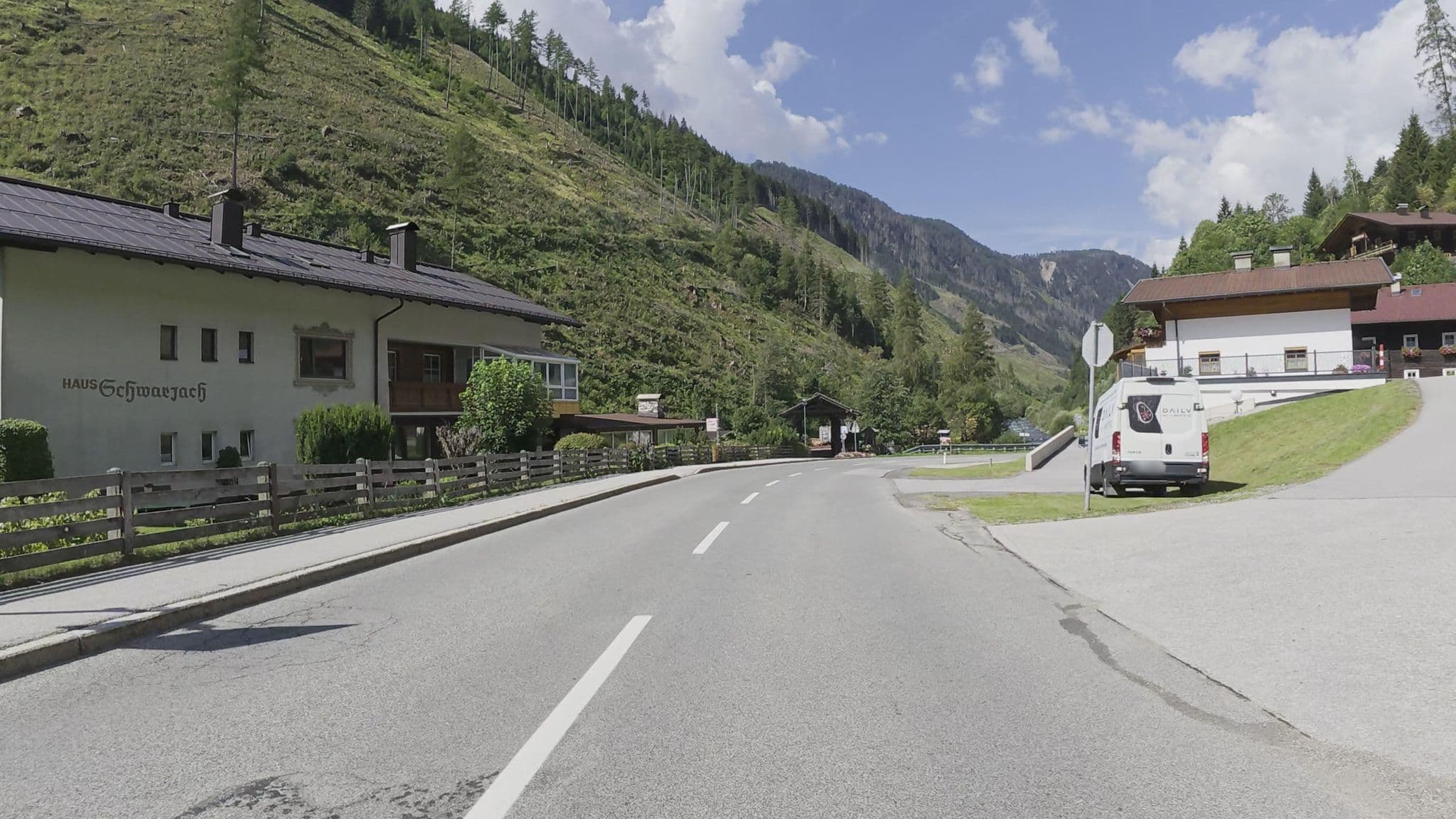 Street view near Hotel Zedernklang E.U., Matrei in Osttirol — © Guzzi_Franze (CC BY-SA · Mapillary)