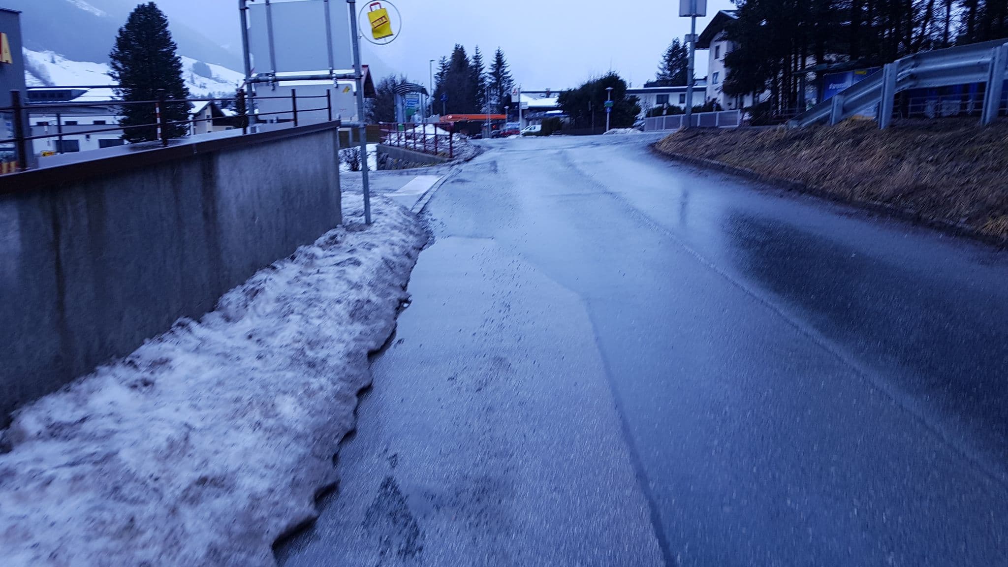 Street view near Gästenhaus Erika von Neukirchen, Neukirchen am Großvenediger — © dsmm (CC BY-SA · Mapillary)