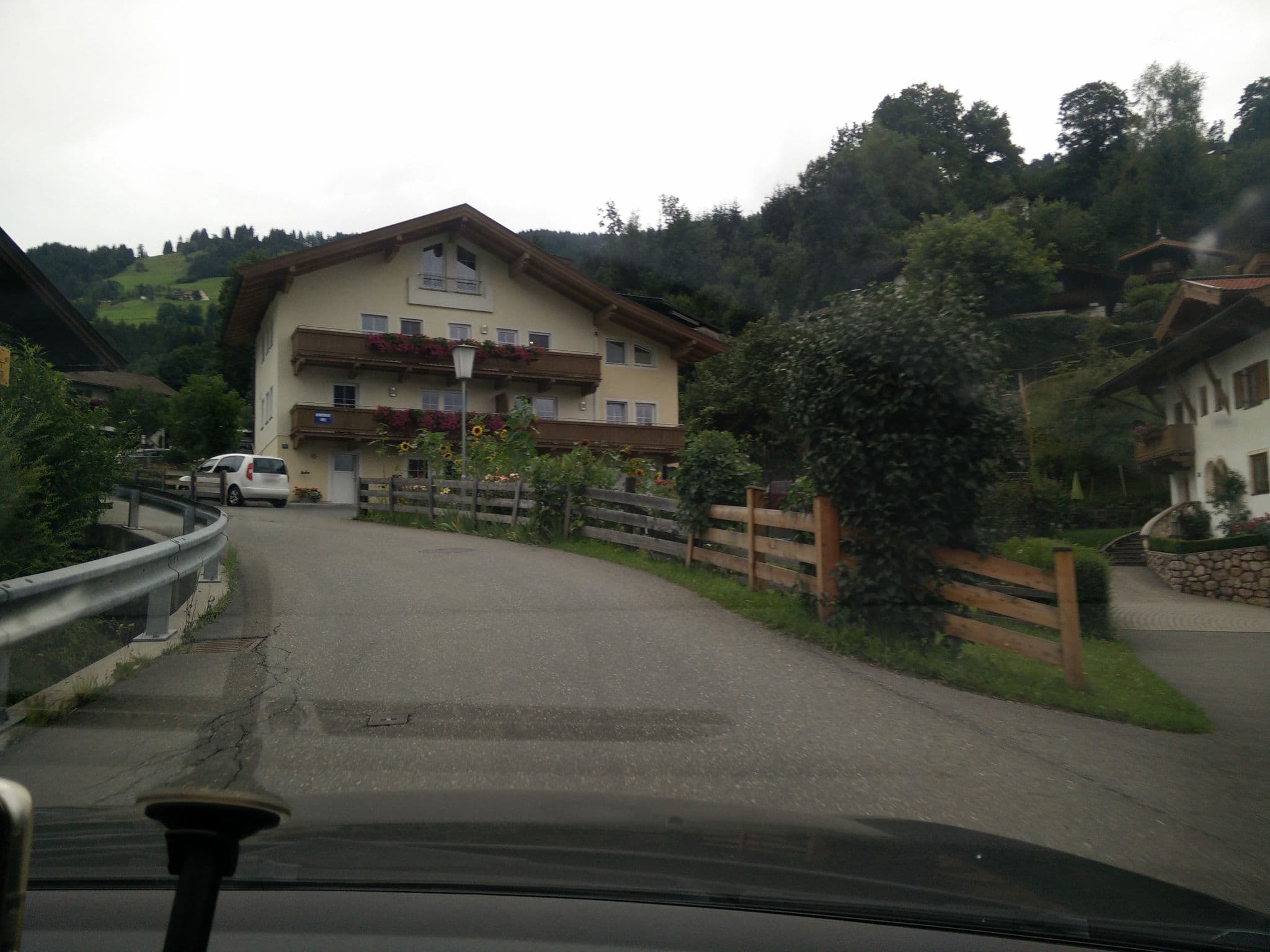 Street view near Elisabeth Kogler, Brixen im Thale — © grin (CC BY-SA · Mapillary)