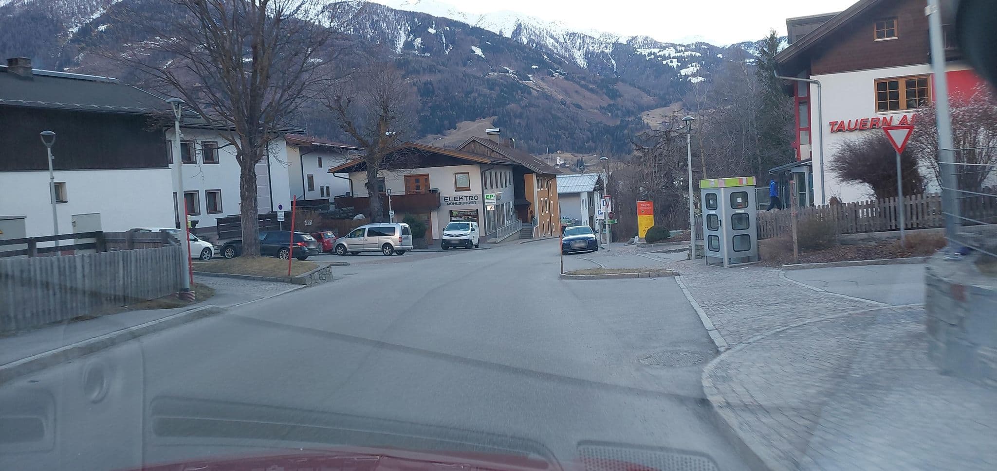 Street view near Gästeheim Aßlab, Matrei in Osttirol — © gzin (CC BY-SA · Mapillary)
