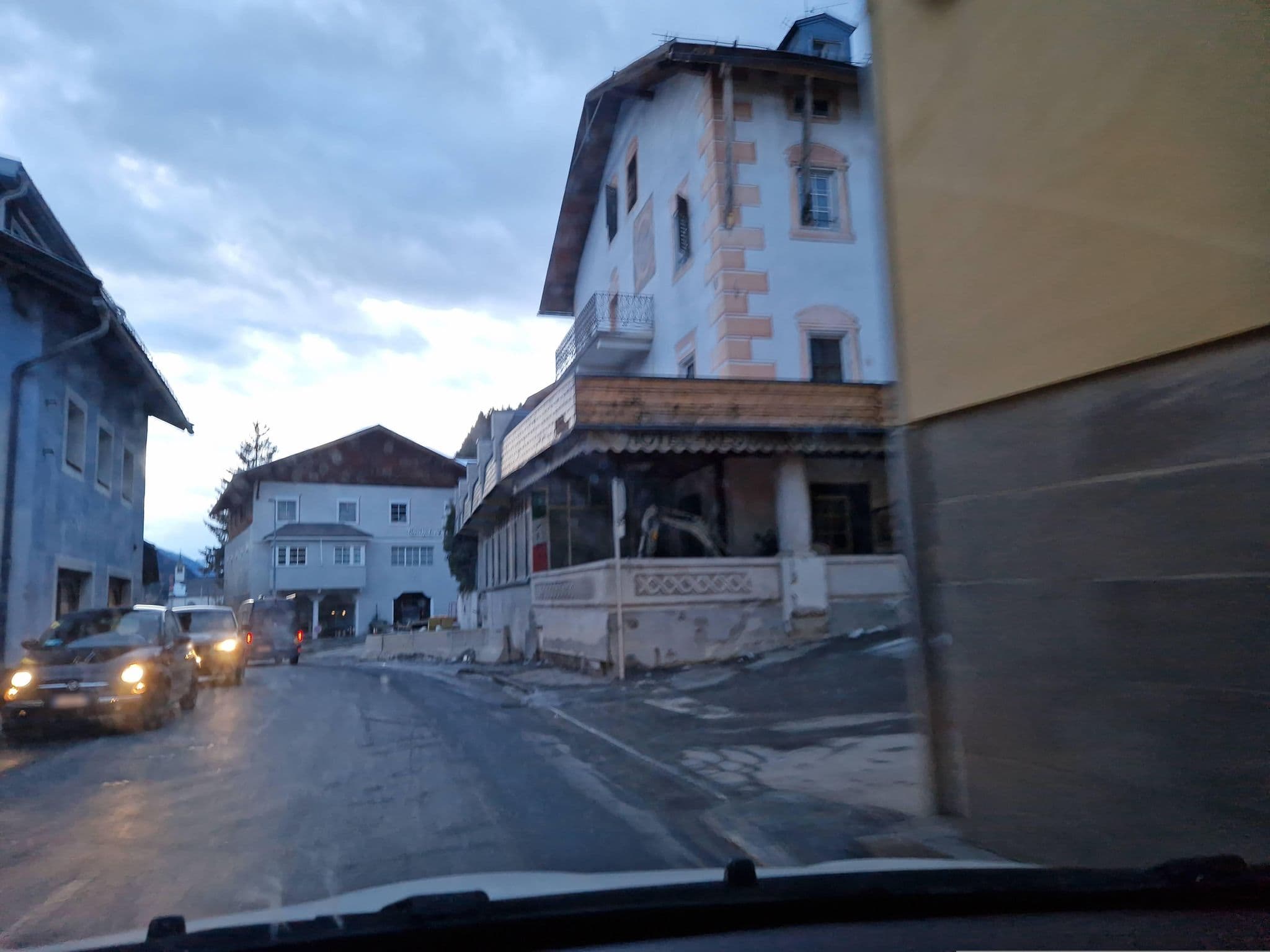 Street view near Gastehaus Kiniger, Sillian — © chrisbeddow (CC BY-SA · Mapillary)