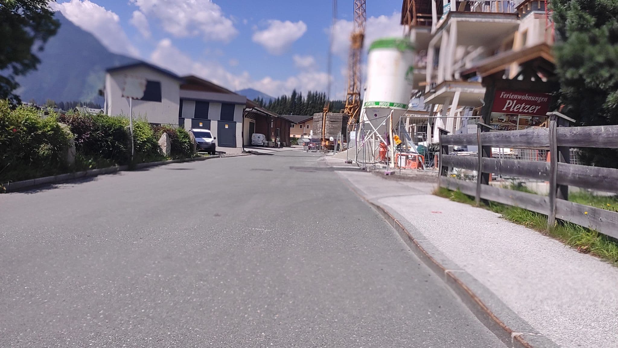 Street view near Apartmenthaus Berndlalm, Neukirchen am Großvenediger — © consens_verkehrsplanung (CC BY-SA · Mapillary)