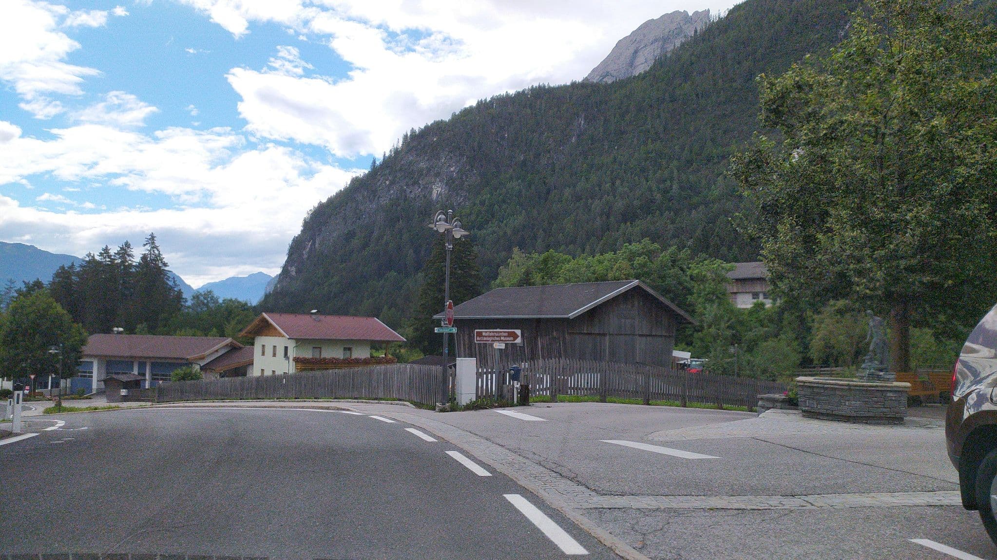 Street view near Gasthof Lavanterhof, Dölsach — © suriv (CC BY-SA · Mapillary)