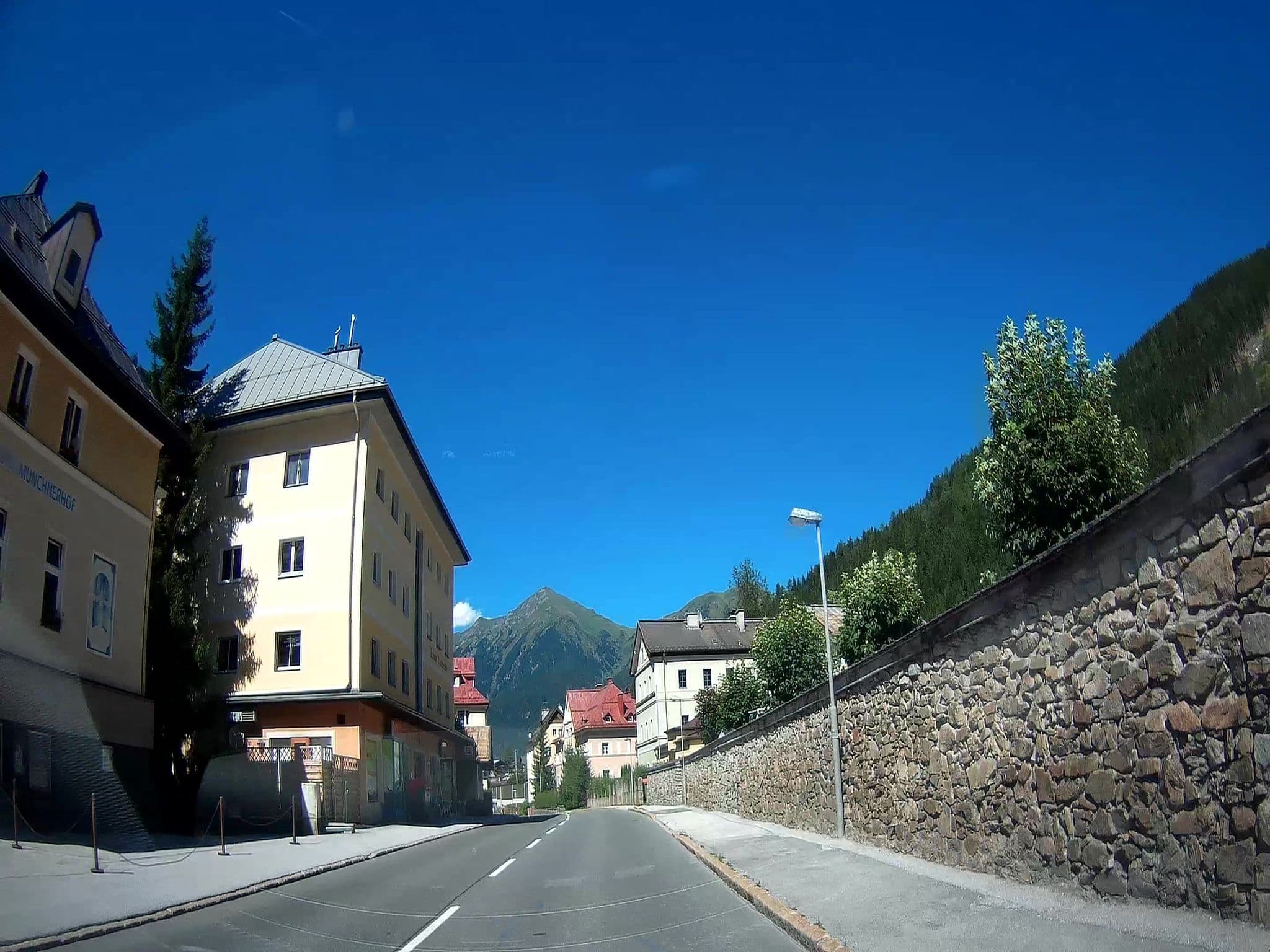 Street view near Milchof, Bad Gastein — © fuchserl (CC BY-SA · Mapillary)