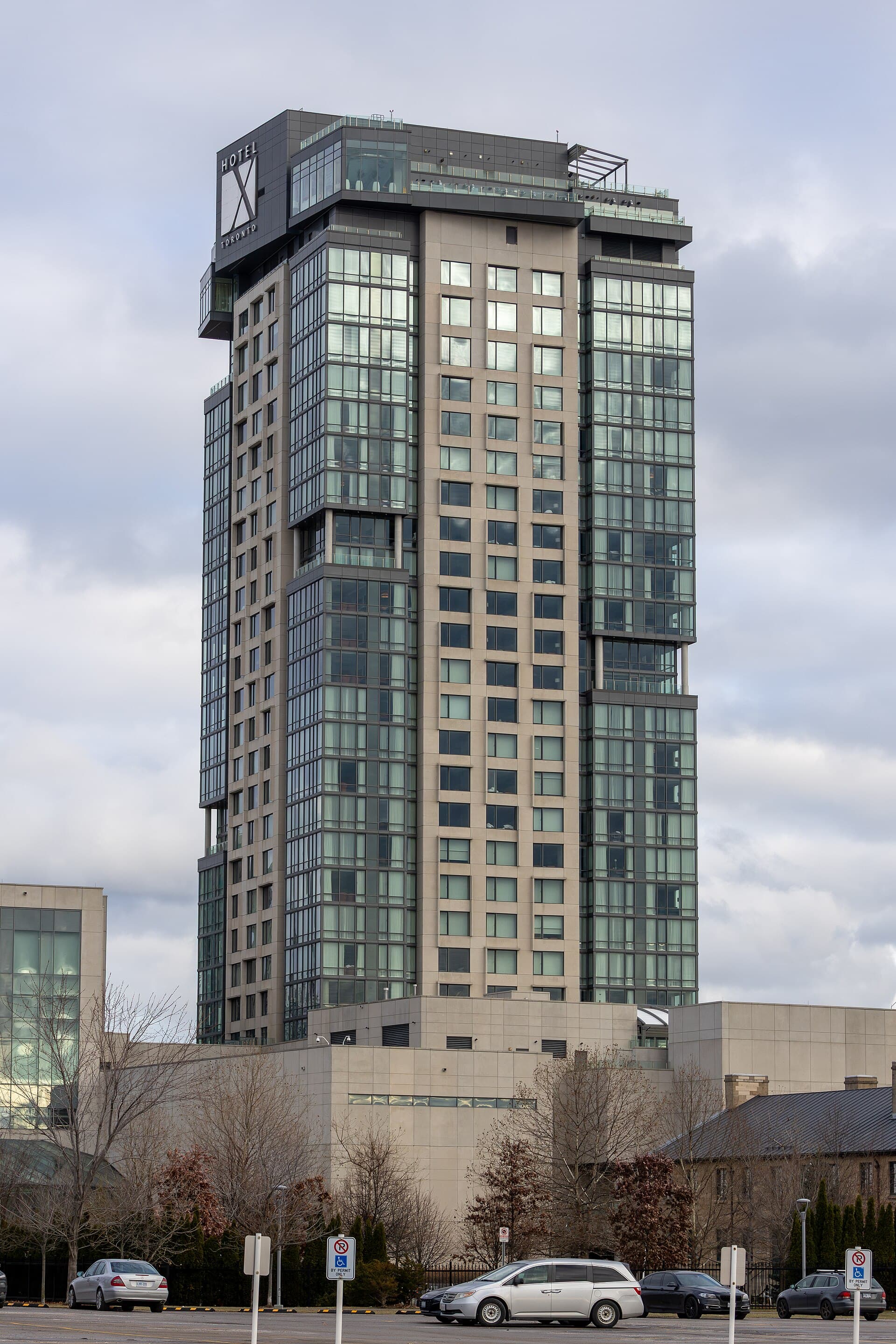 Hotel X Toronto (via Wikimedia Commons, CC BY-SA 4.0)