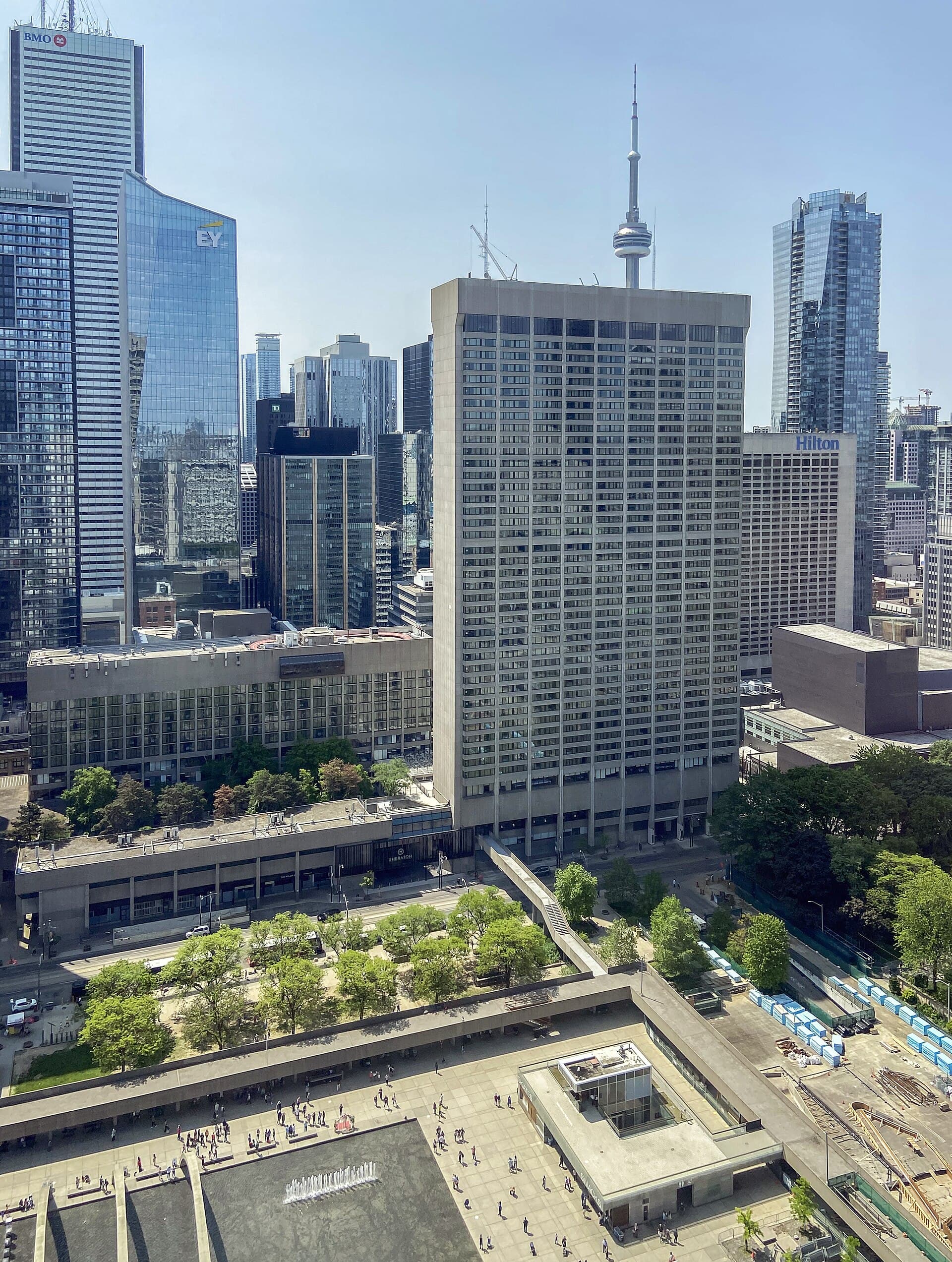 Sheraton Centre Toronto Hotel (via Wikimedia Commons, CC BY 4.0)