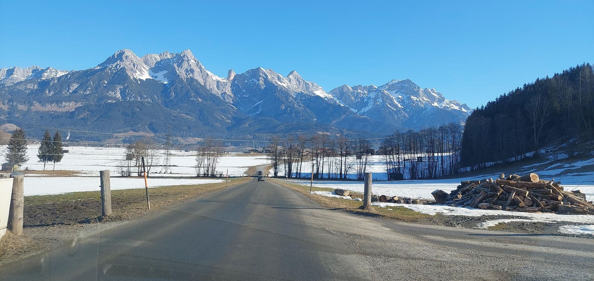 Street view near Oberdeutinghof  Roswitha u.Siegfried Deutinger, Saalfelden am Steinernen Meer — © gzin (CC BY-SA · Mapillary)