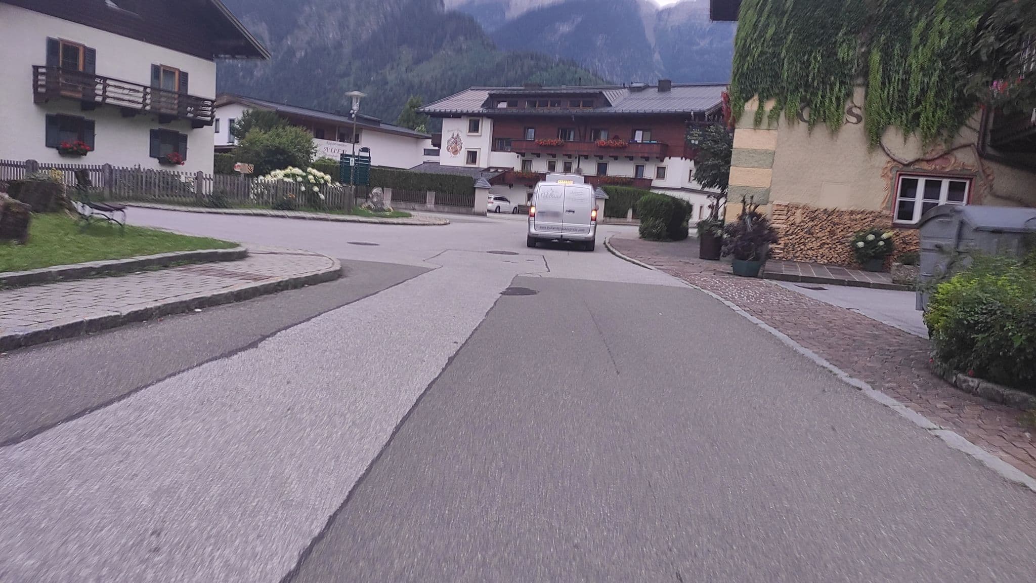 Street view near Johannes Kracher, Lofer — © consens_verkehrsplanung (CC BY-SA · Mapillary)