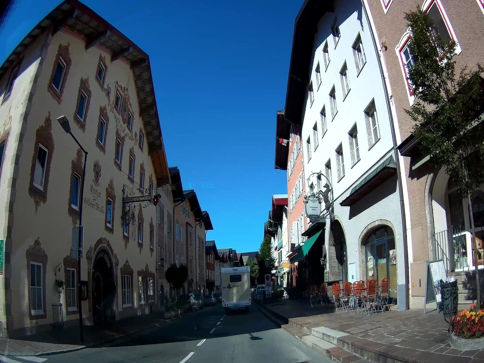 Street view near Gasthaus zur Goldenen Traube, Golling an der Salzach — © fuchserl (CC BY-SA · Mapillary)