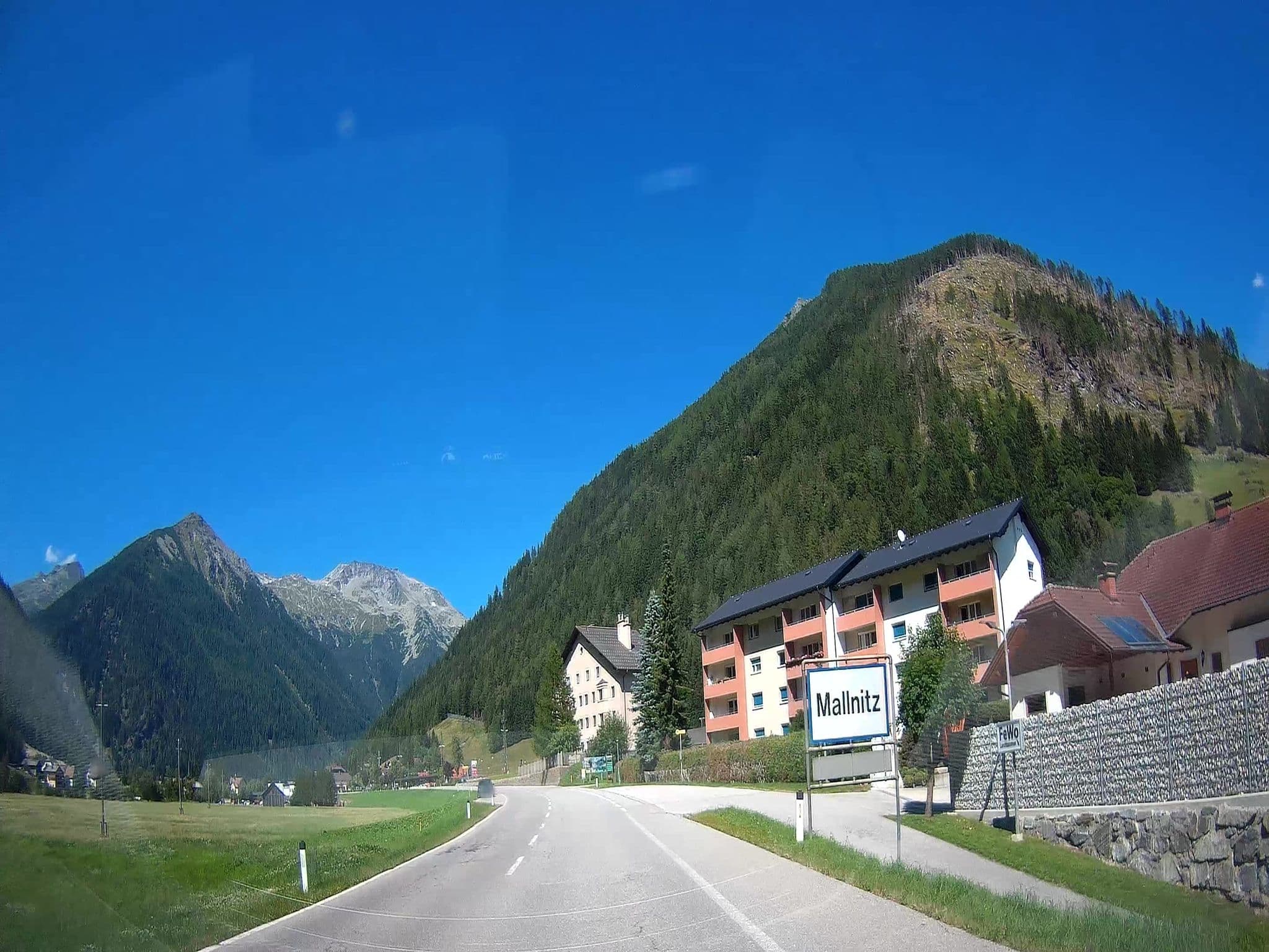 Street view near Haus Evelyn, Bad Gastein — © fuchserl (CC BY-SA · Mapillary)