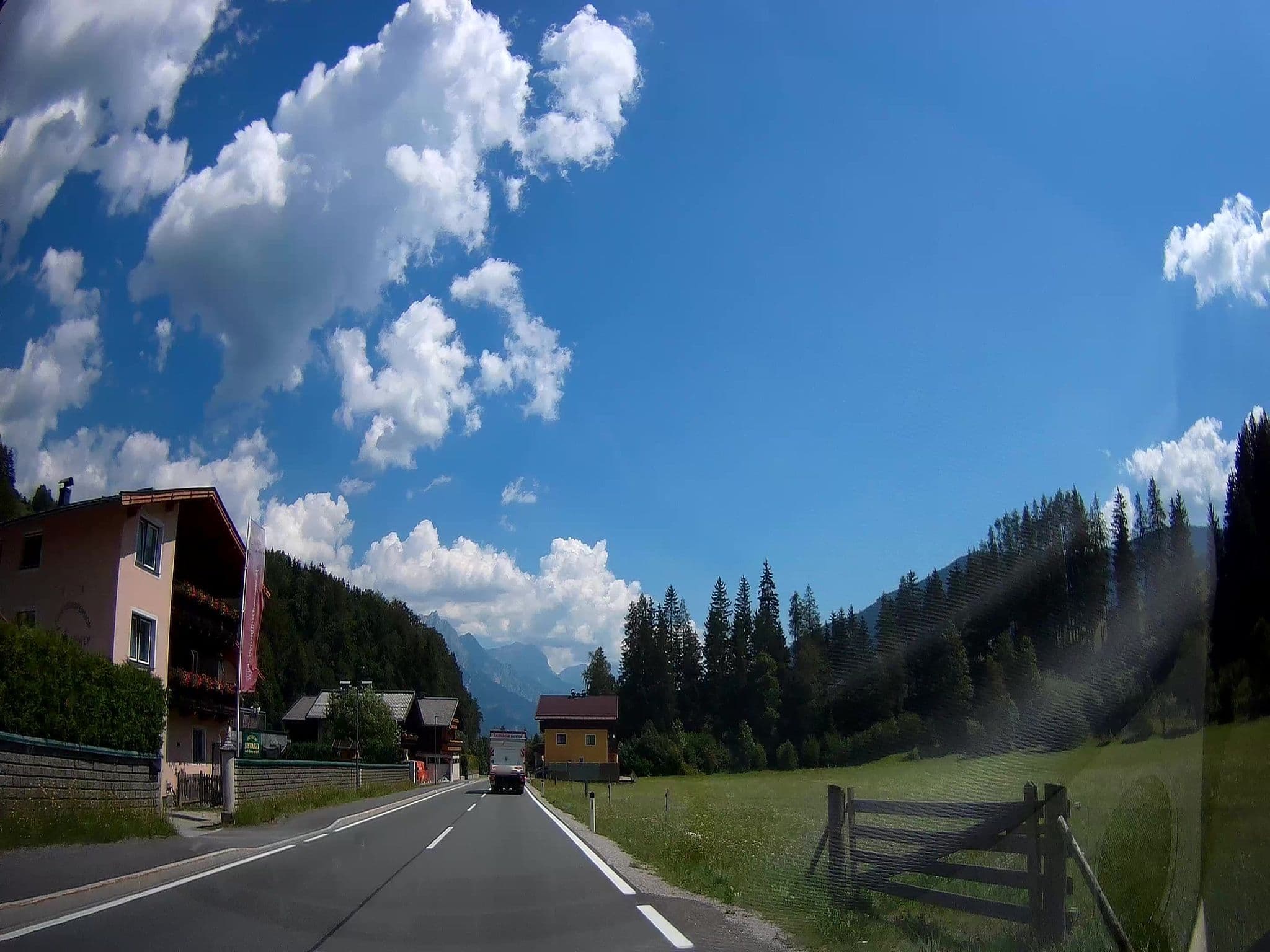 Street view near Energiepension Schwaiger, Mitterhofen — © fuchserl (CC BY-SA · Mapillary)
