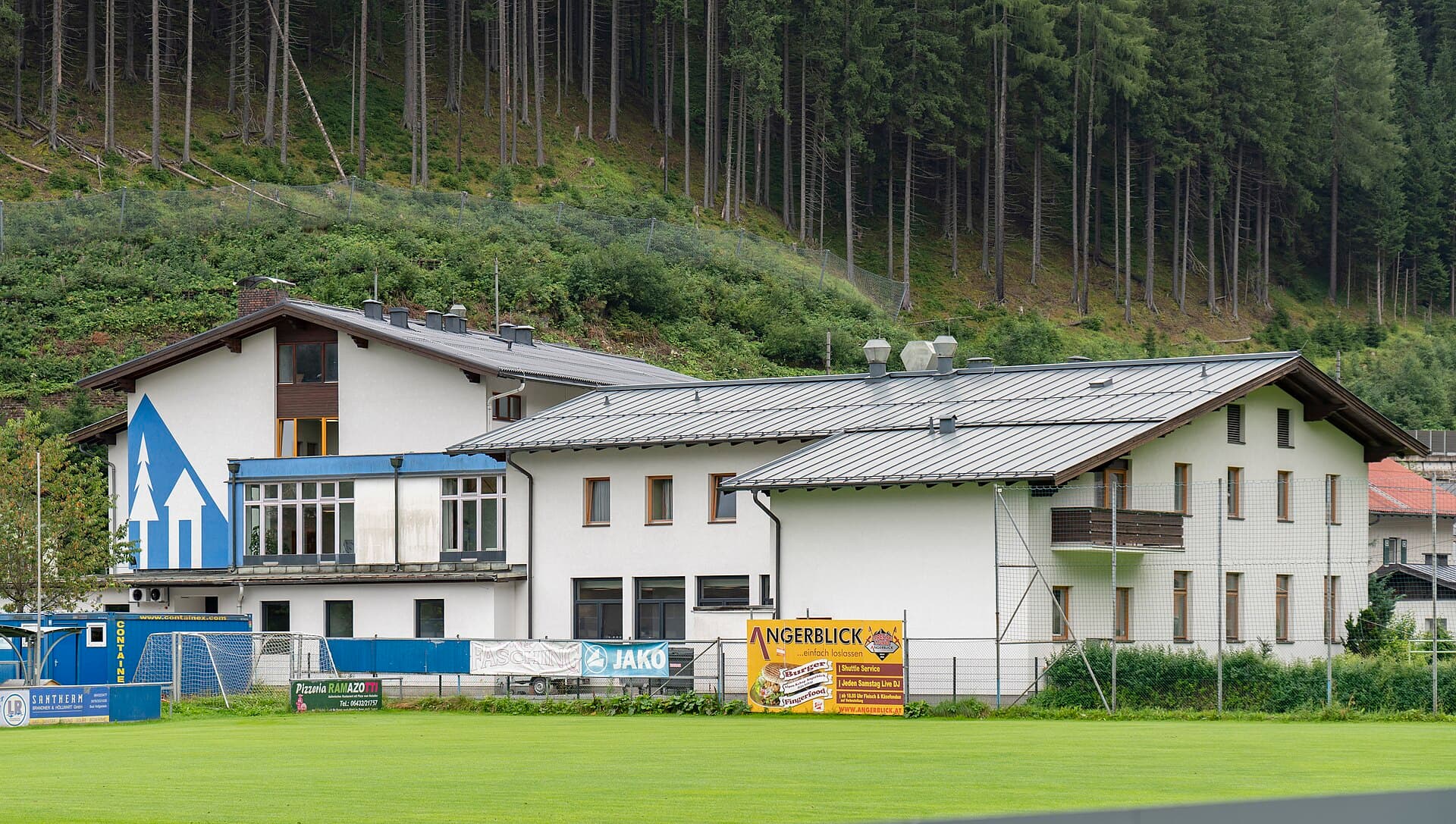 Youth Hostel Bad Gastein (via Wikimedia Commons, CC BY 4.0)