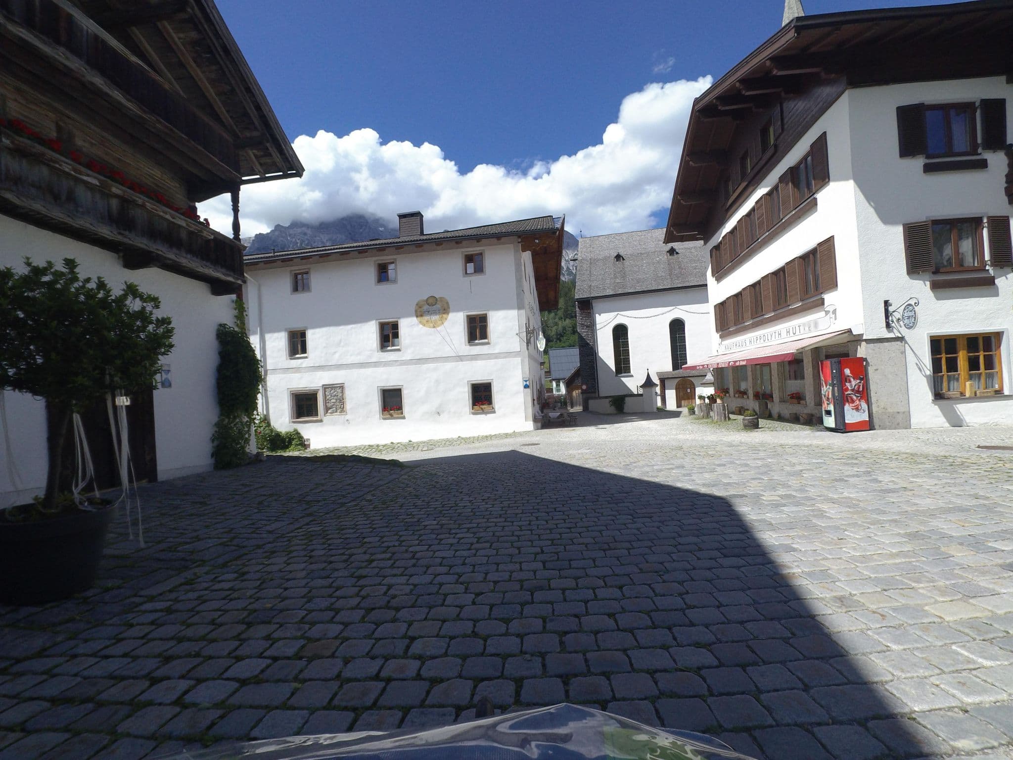 Street view near Pension Hutter, Saalfelden am Steinernen Meer — © schermy_at (CC BY-SA · Mapillary)