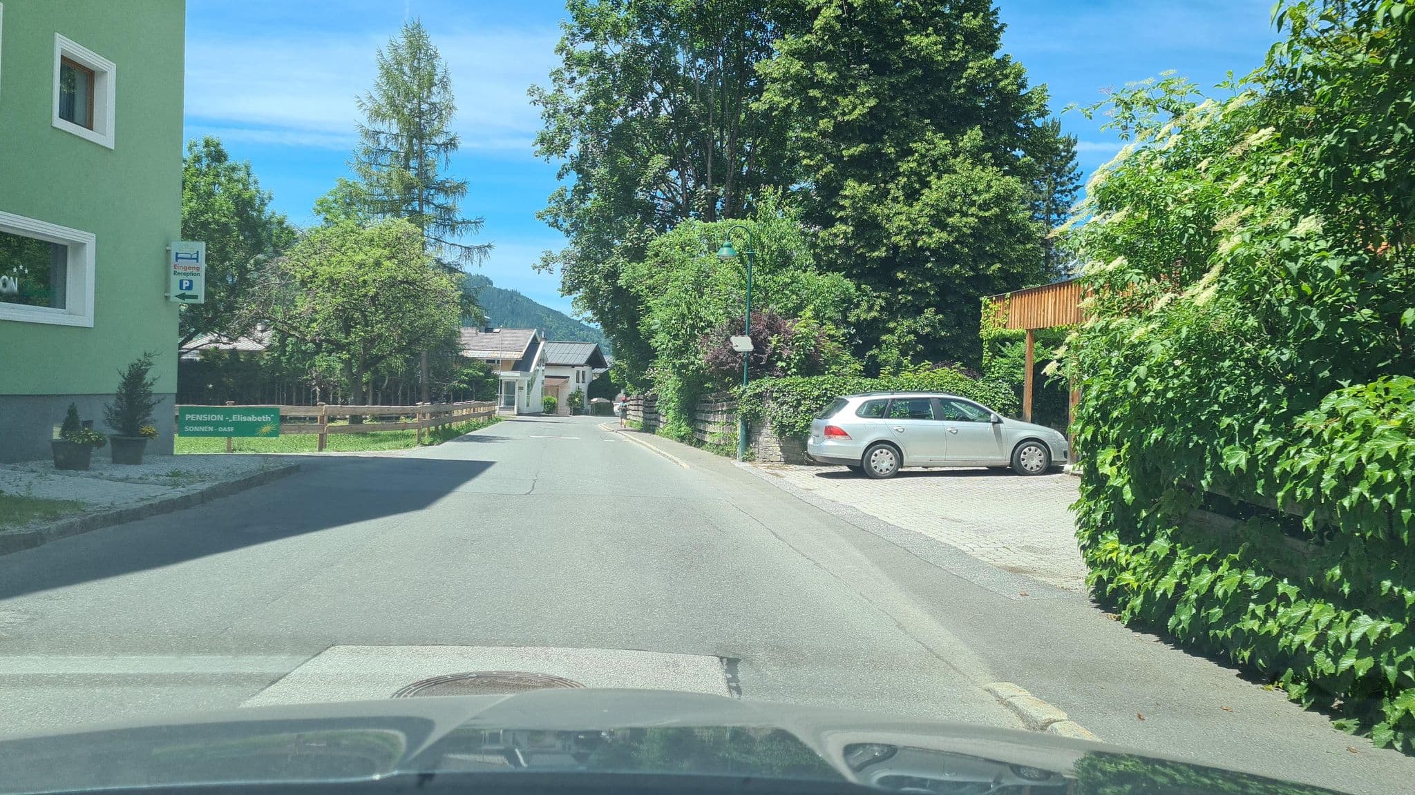 Street view near Pension Elisabeth, Saalfelden am Steinernen Meer — © schermy_at (CC BY-SA · Mapillary)