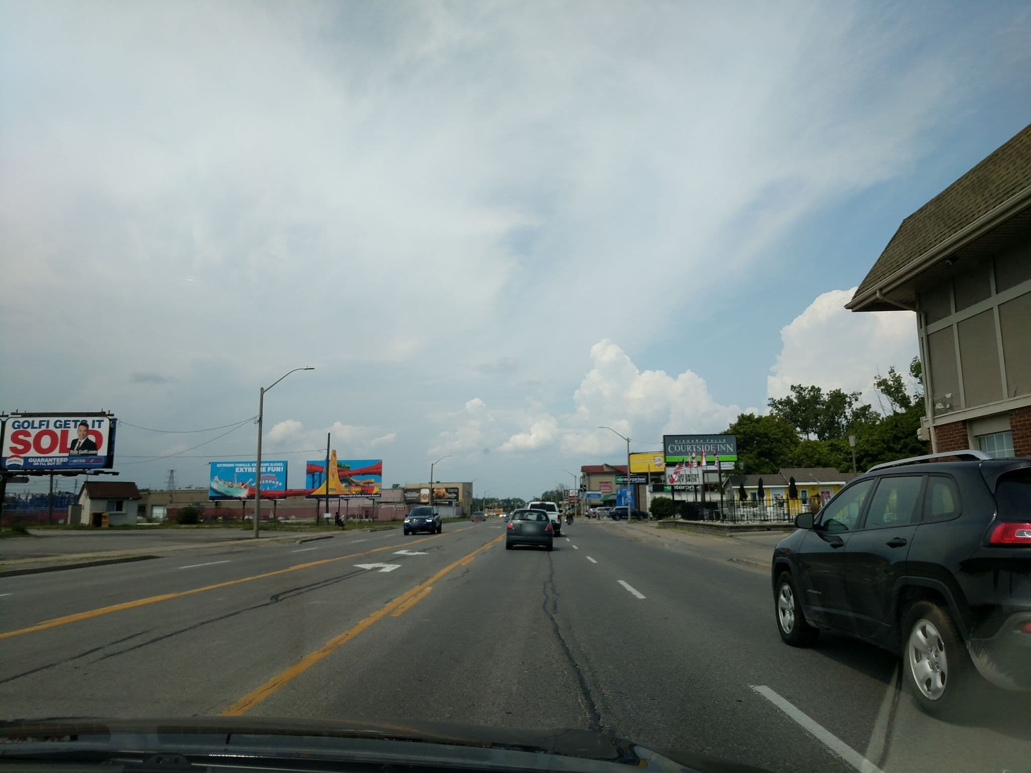 Street view near Niagara Falls Courtside Inn, Niagara Falls — © zerz57k1 (CC BY-SA · Mapillary)