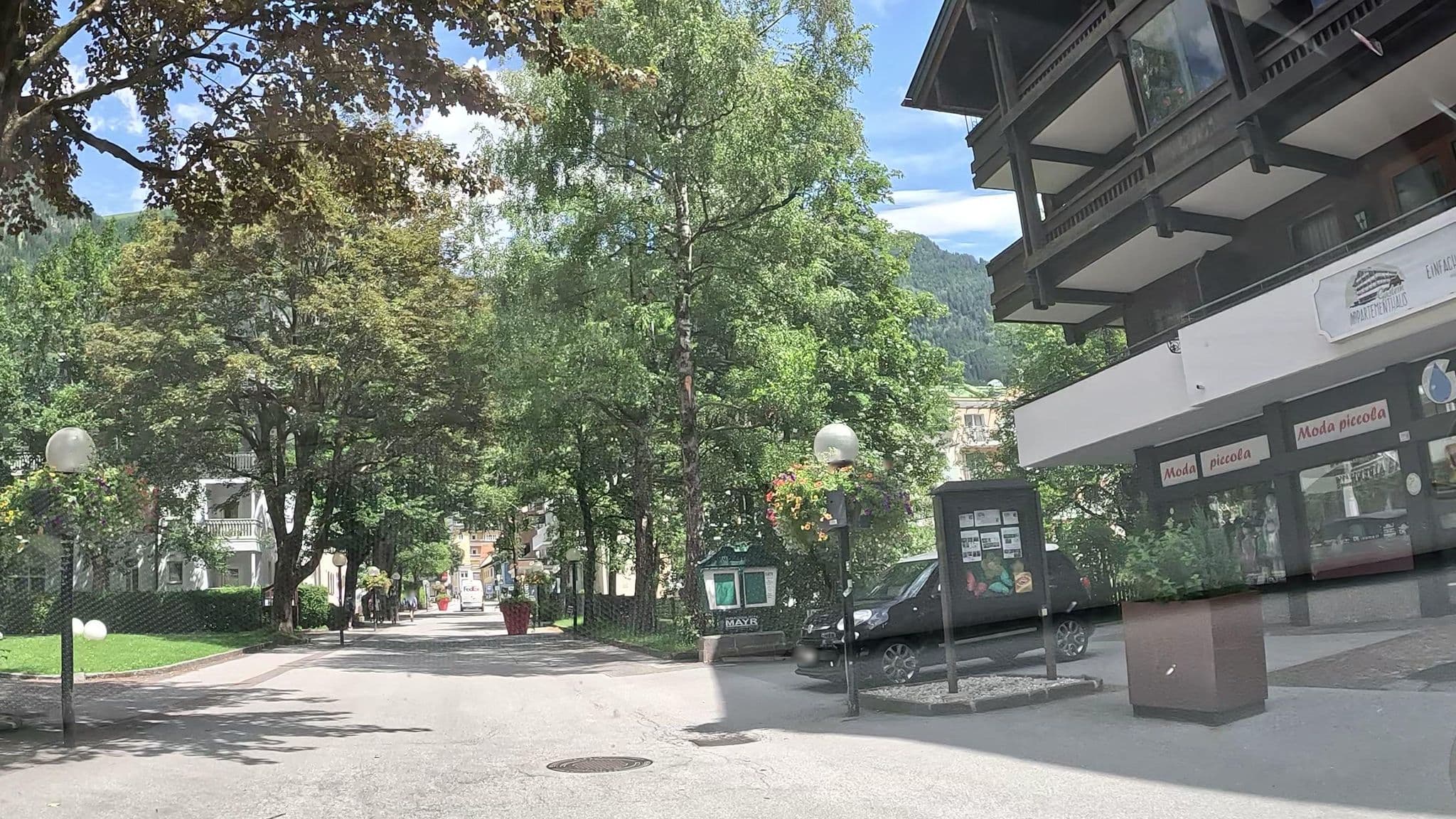 Street view near Kurhaus Gastein, Bad Hofgastein — © stefanro74 (CC BY-SA · Mapillary)