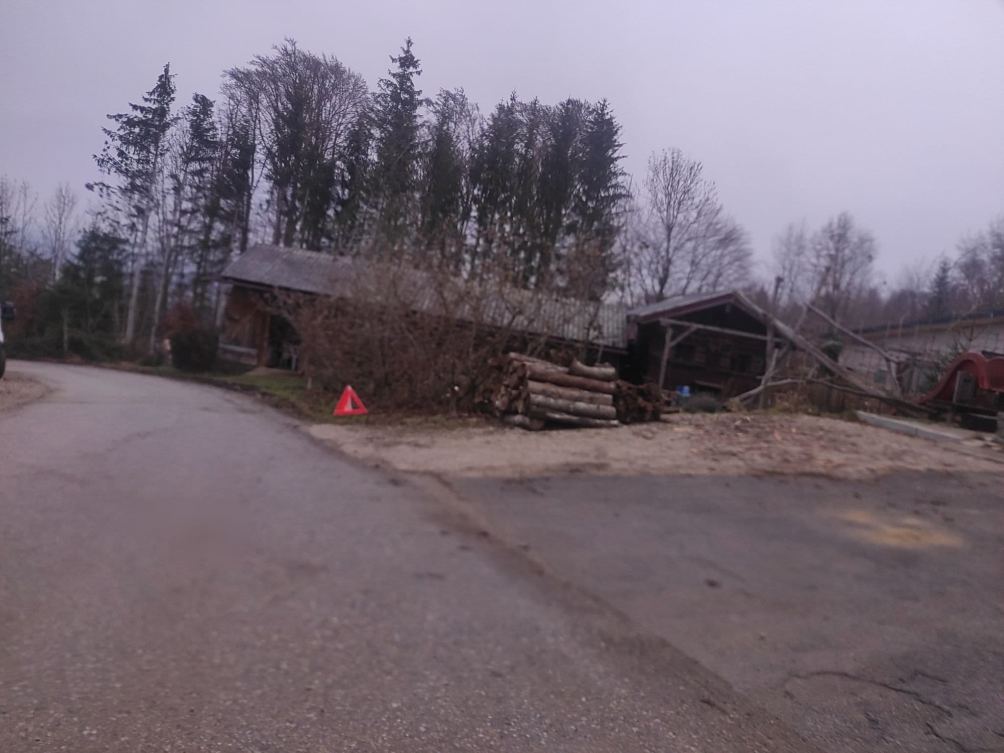 Street view near Privatzimmer Obernberg mit Blick auf Mattsee, Mattsee — © consens_verkehrsplanung (CC BY-SA · Mapillary)