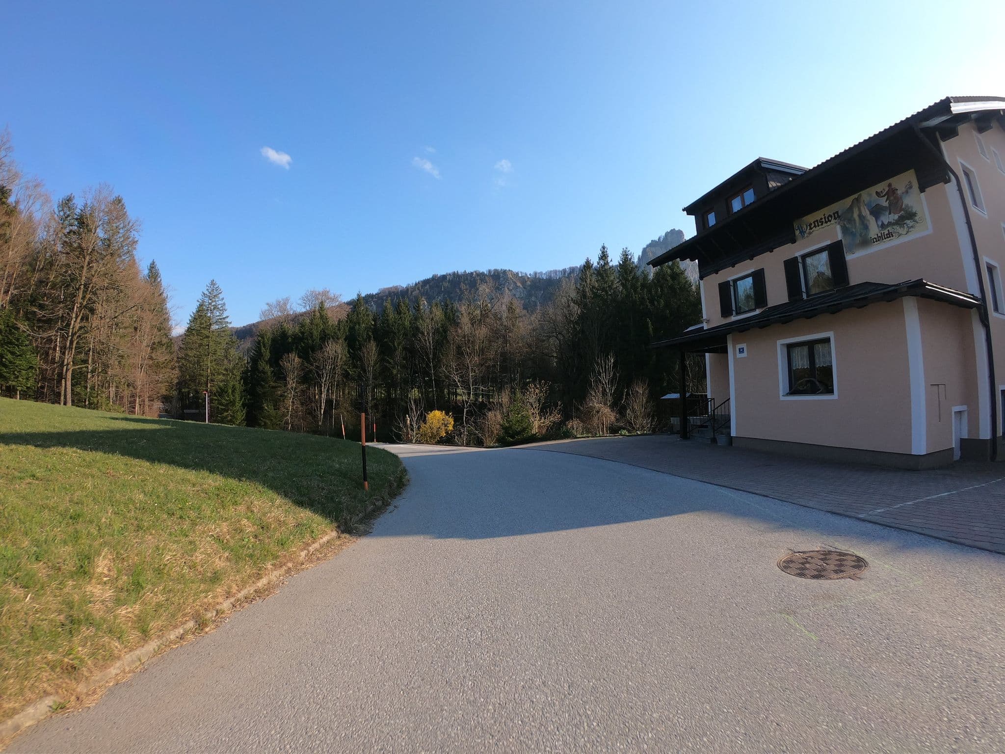 Street view near Pension Nocksteinblick, Esch — © flansch (CC BY-SA · Mapillary)