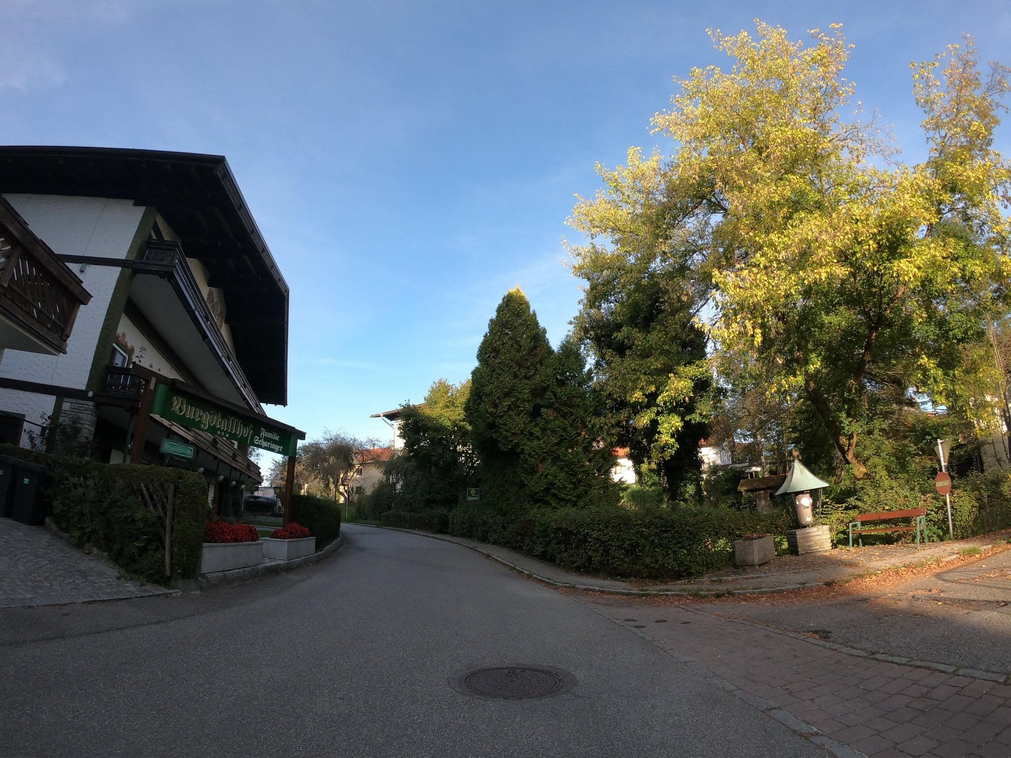 Street view near Pension Burgstall Hermann Langgartner, Ostermiething — © flansch (CC BY-SA · Mapillary)