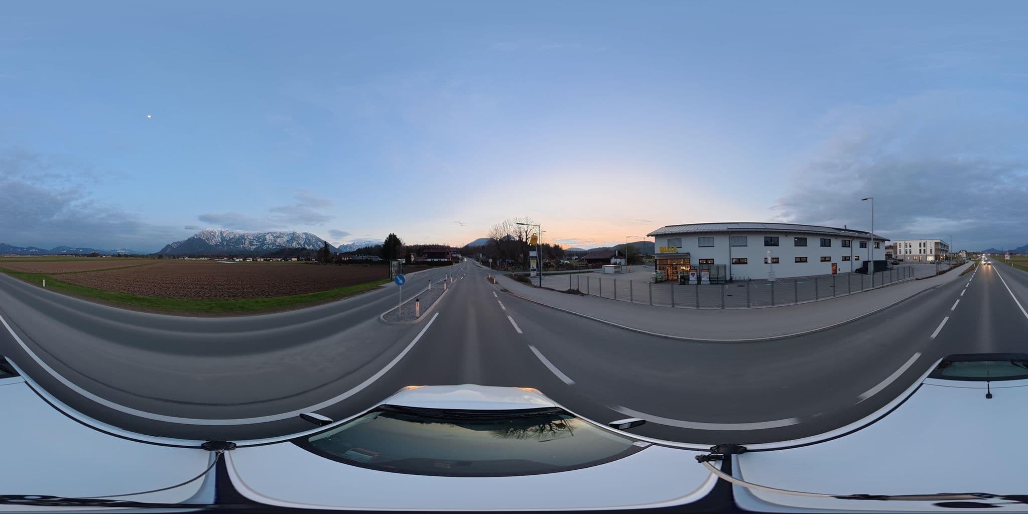 Street view near Gasthaus Röhrenwirt, Wals — © osmplus_org (CC BY-SA · Mapillary)