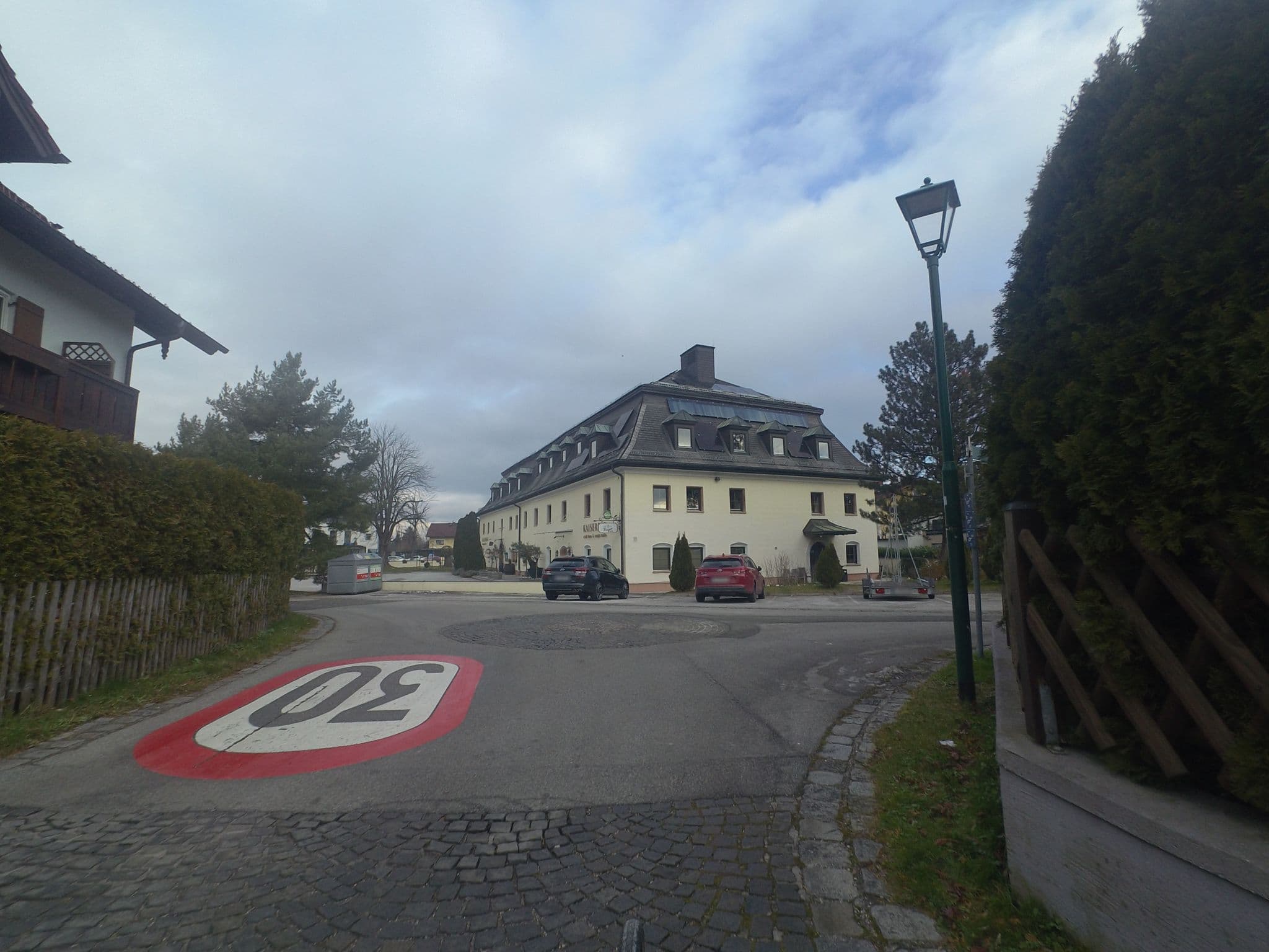 Street view near Hotel Kaiserhof Richard Absenger E.U., Niederalm — © schermy_at (CC BY-SA · Mapillary)