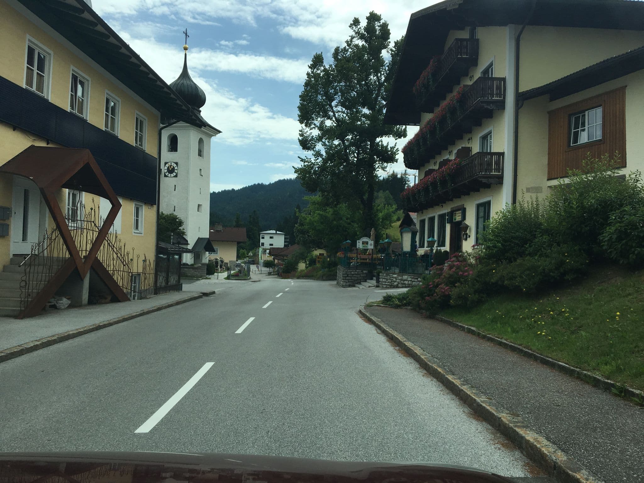 Street view near Tauglerei, Taugl — © schobi (CC BY-SA · Mapillary)