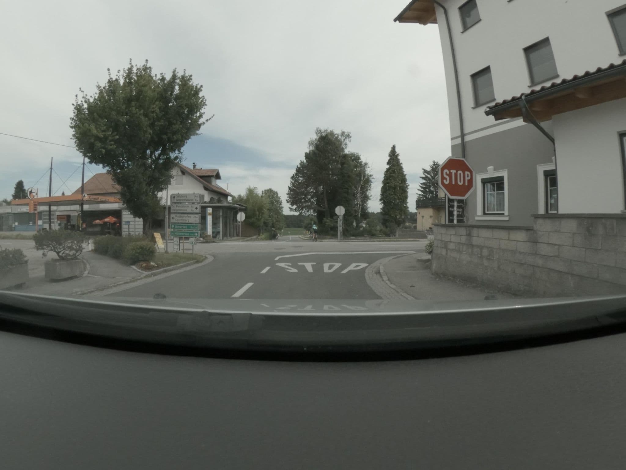 Street view near Kirchenwirt Mayr, Ostermiething — © Wodner (CC BY-SA · Mapillary)