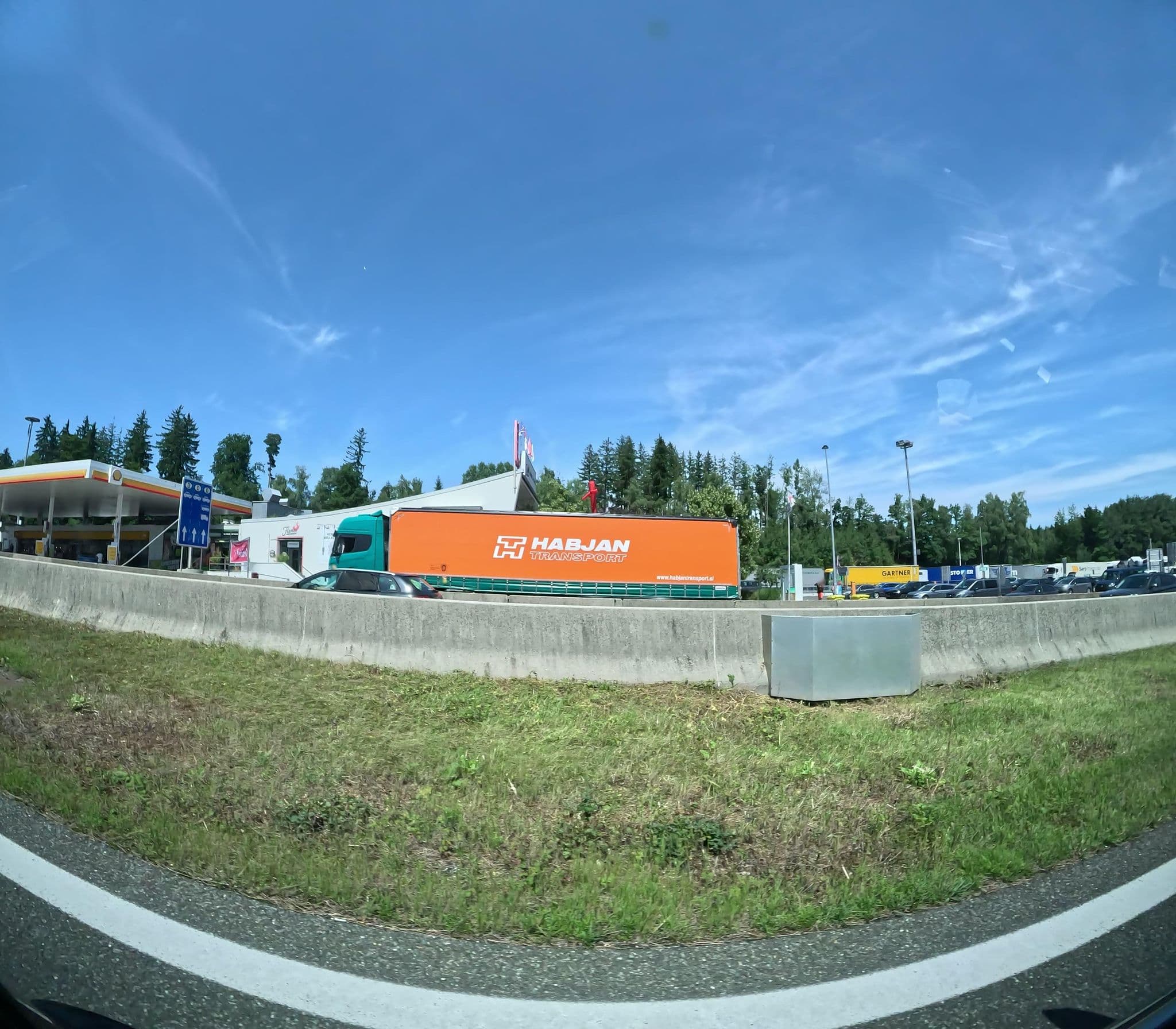 Street view near Schilcher & Schilcher, Wals — © erias (CC BY-SA · Mapillary)