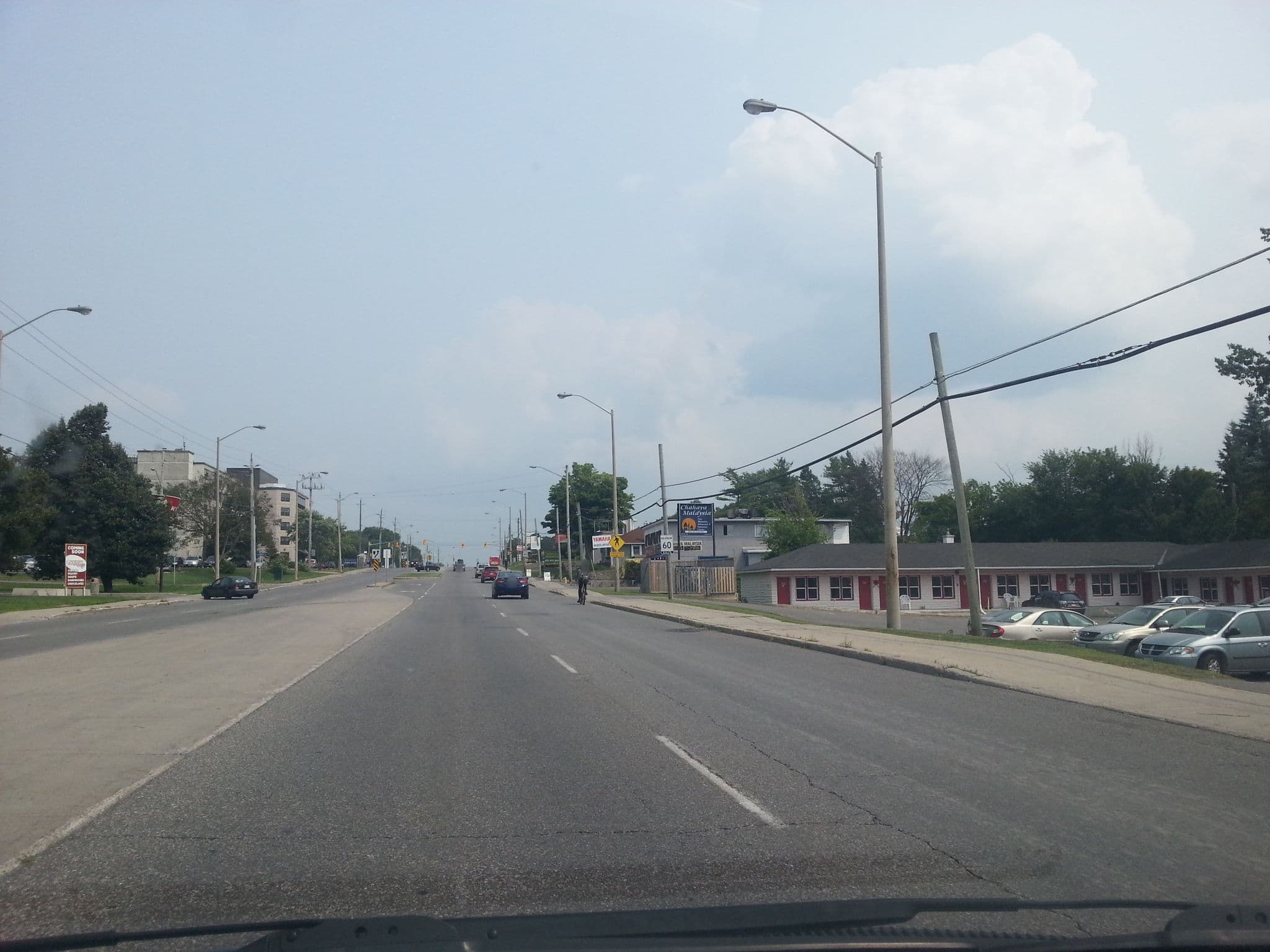 Street view near Beacon Hill Motel, Viscount Alexander Park — © thelogicalviolinist (CC BY-SA · Mapillary)