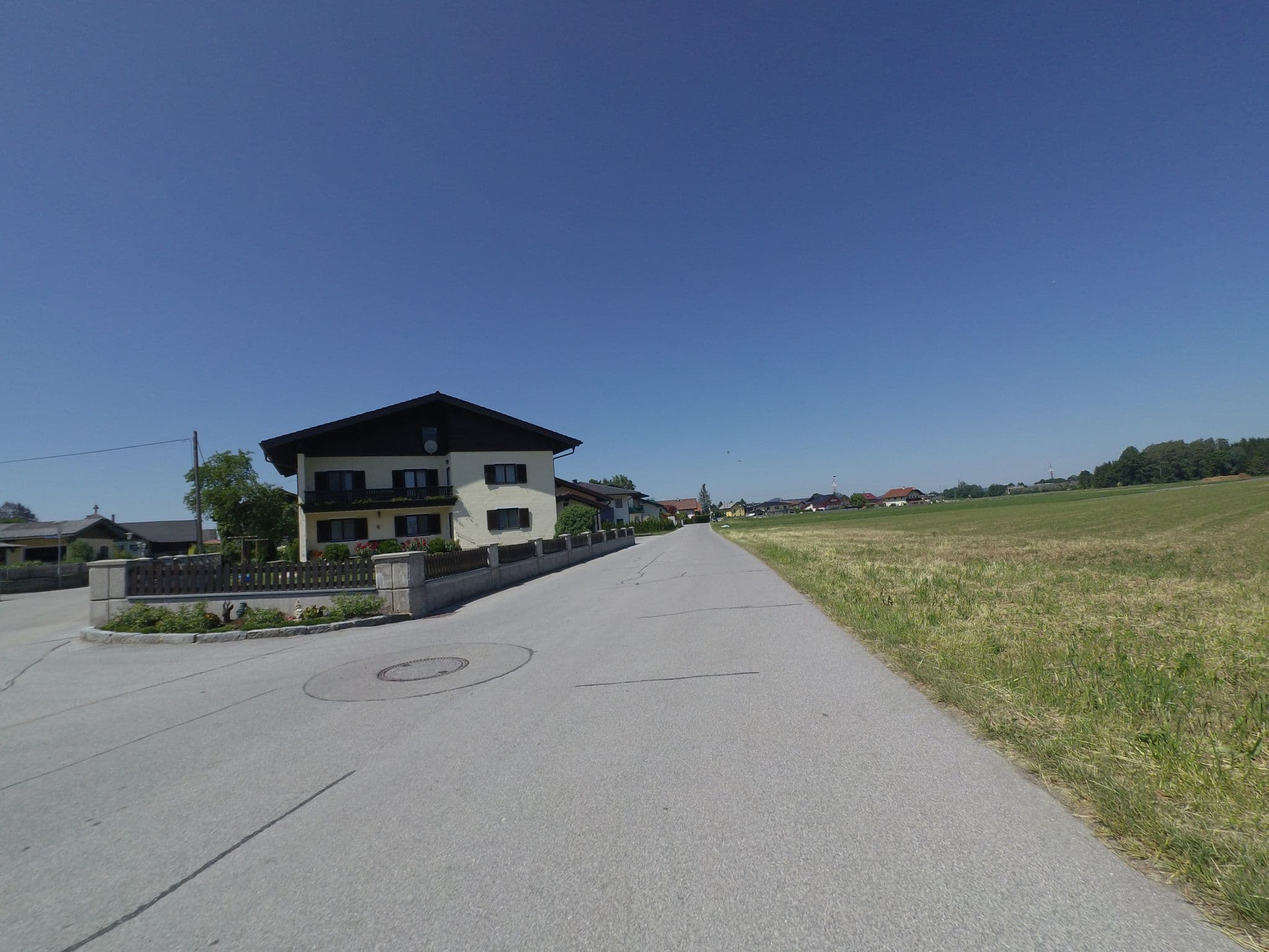 Street view near SalzburgPORTAL - Manfred Wanger & Peter Schatz, Wals — © schermy_at (CC BY-SA · Mapillary)