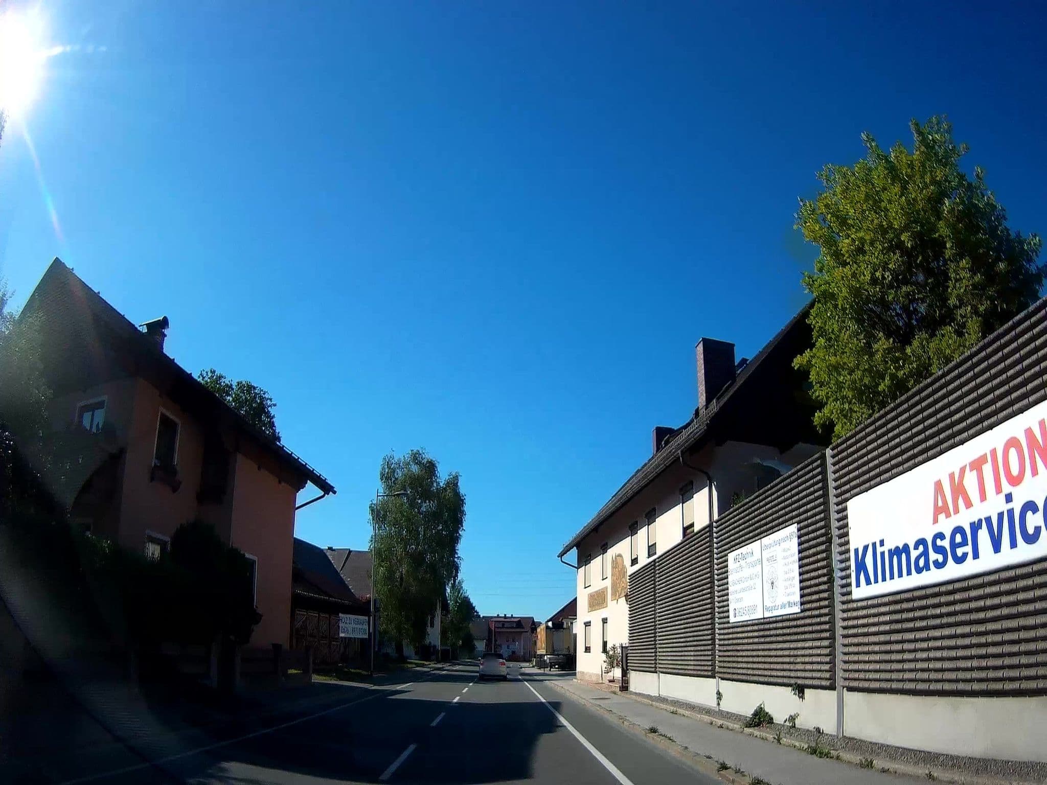 Street view near Schloß Haunsperg-Pension, Oberalm — © fuchserl (CC BY-SA · Mapillary)
