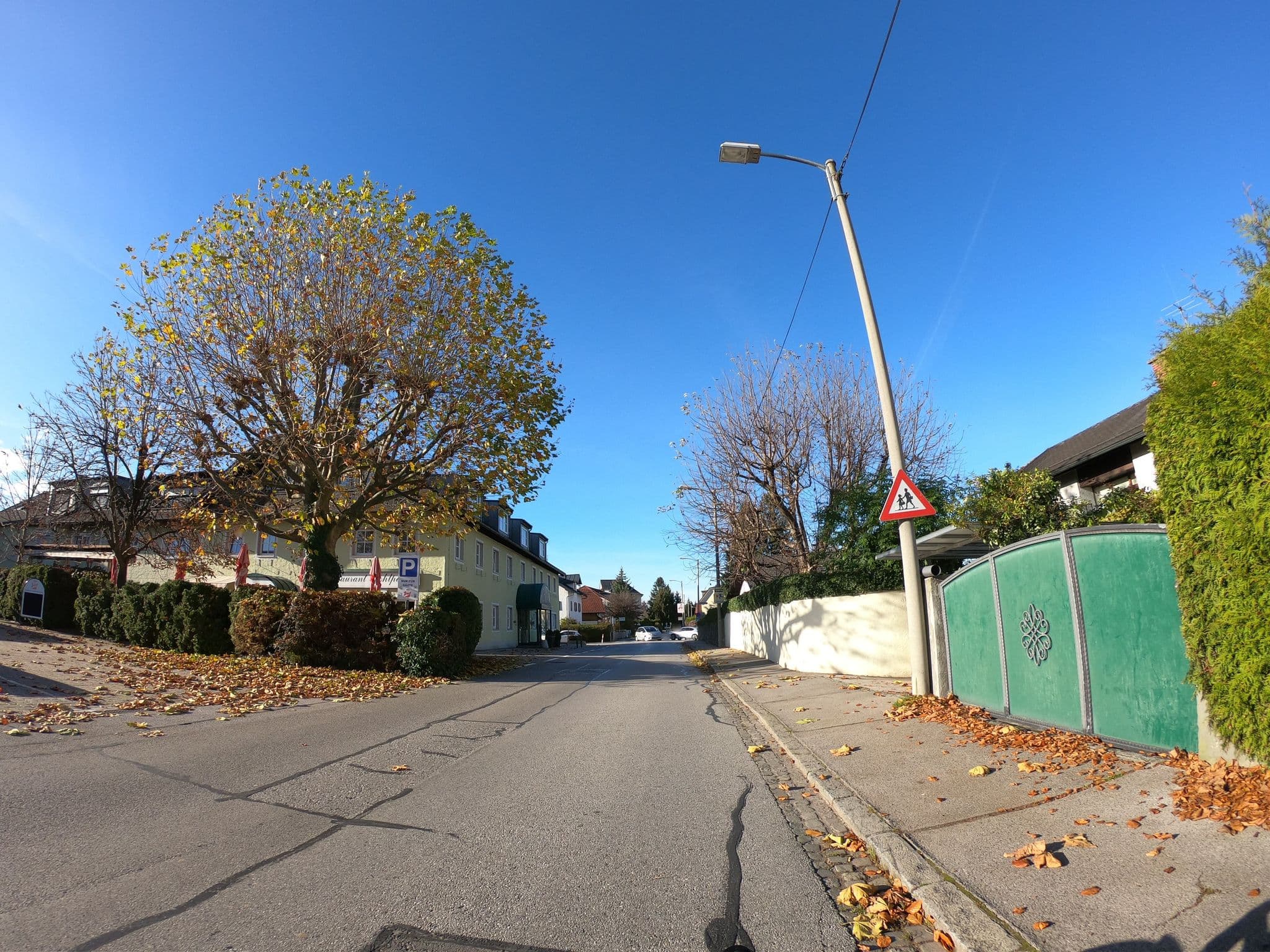 Street view near Hotel Kohlpeter, Siezenheim — © flansch (CC BY-SA · Mapillary)