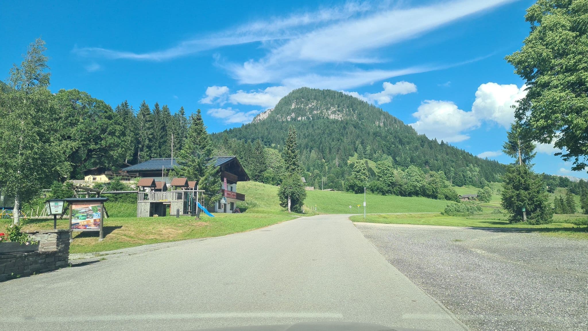 Street view near Alpengasthof Almrose Familie Kals, Lofer — © schermy_at (CC BY-SA · Mapillary)