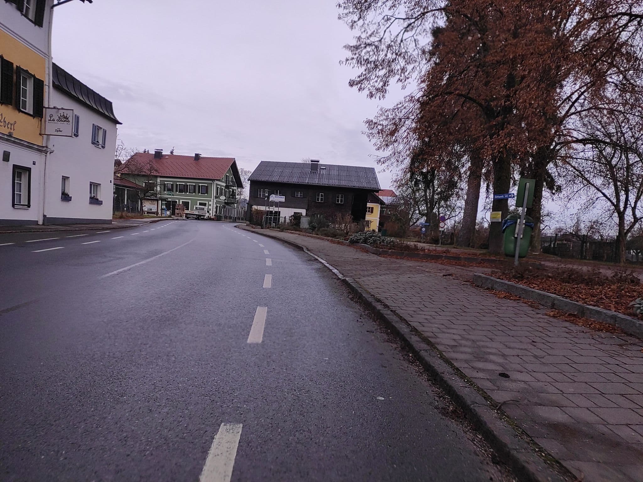 Street view near Dorfwirtshaus Eberl Pächter Plank, Seeham — © consens_verkehrsplanung (CC BY-SA · Mapillary)