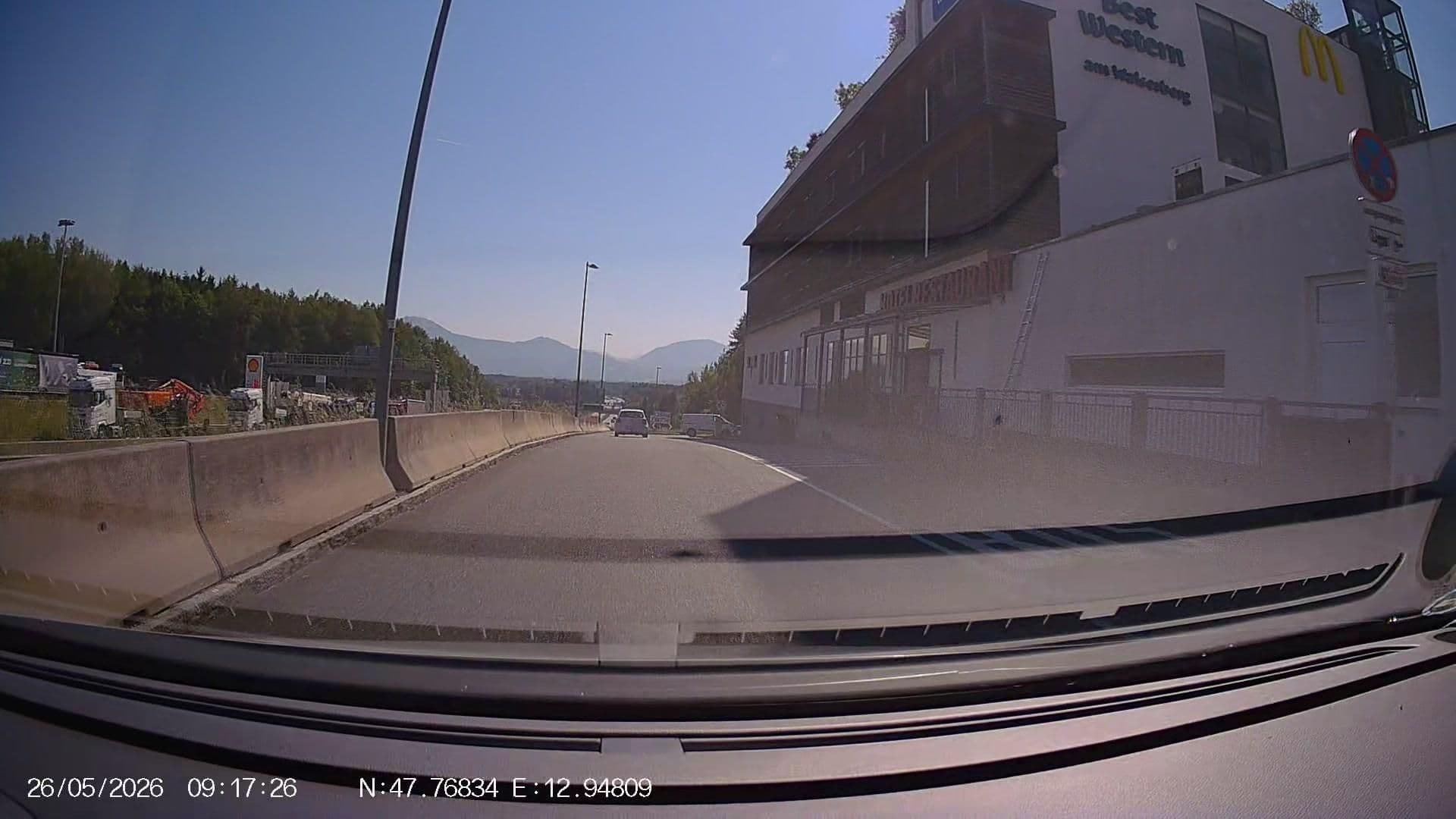 Street view near Servus Europa Am Walserberg Süd Wals-Siezenheim, Wals — © DanielWallas (CC BY-SA · Mapillary)
