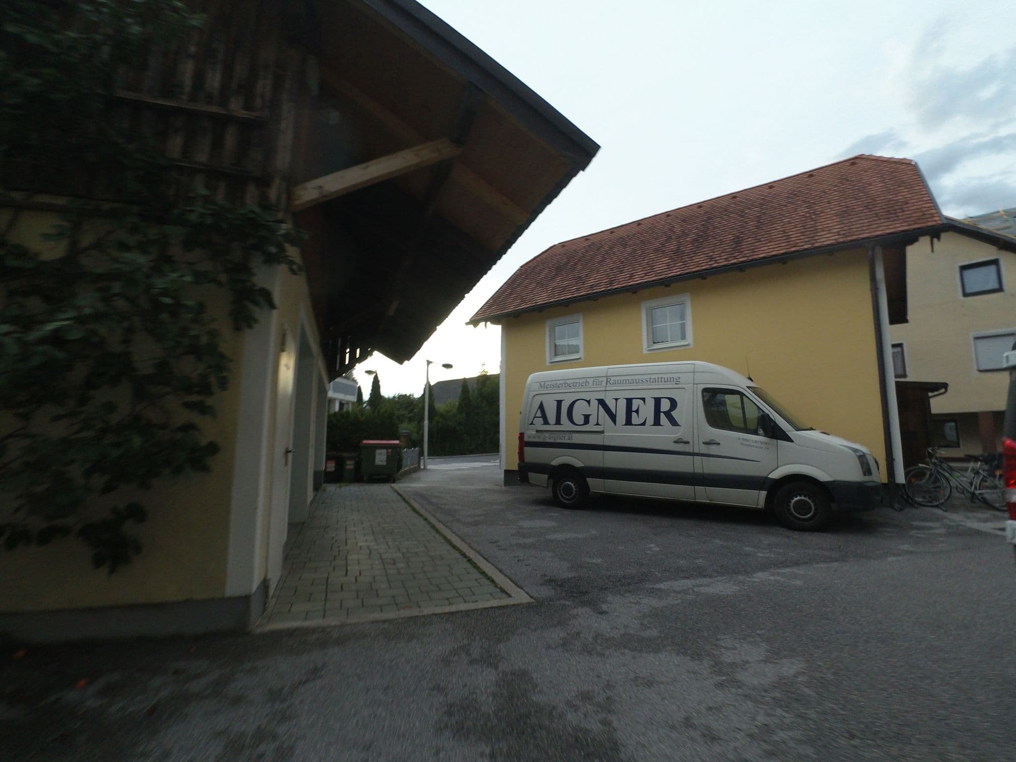Street view near Landhaus Graggaber, Grödig — © schermy_at (CC BY-SA · Mapillary)