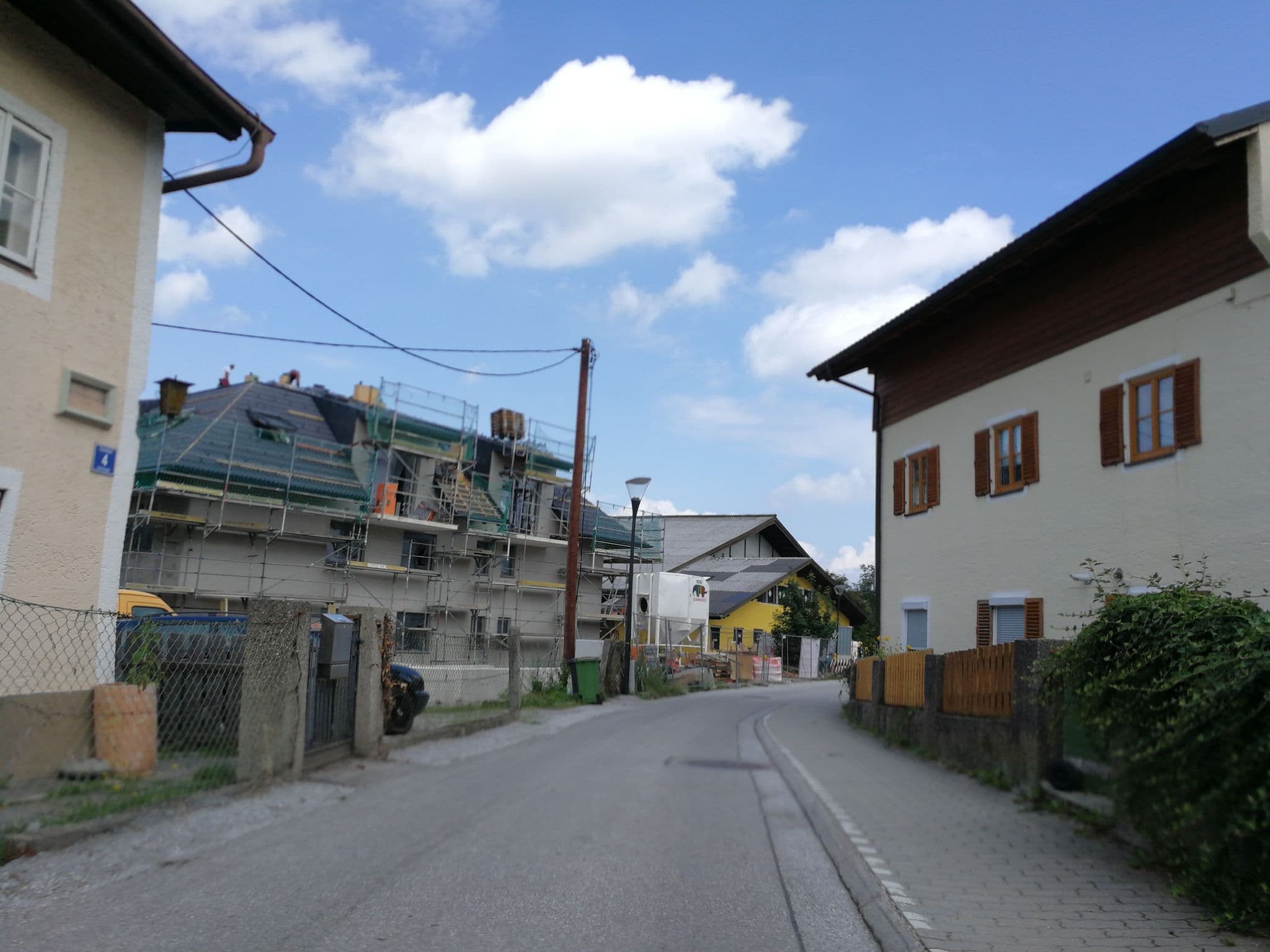 Street view near Tenniscenter Allerberger, Siezenheim — © consens_verkehrsplanung (CC BY-SA · Mapillary)