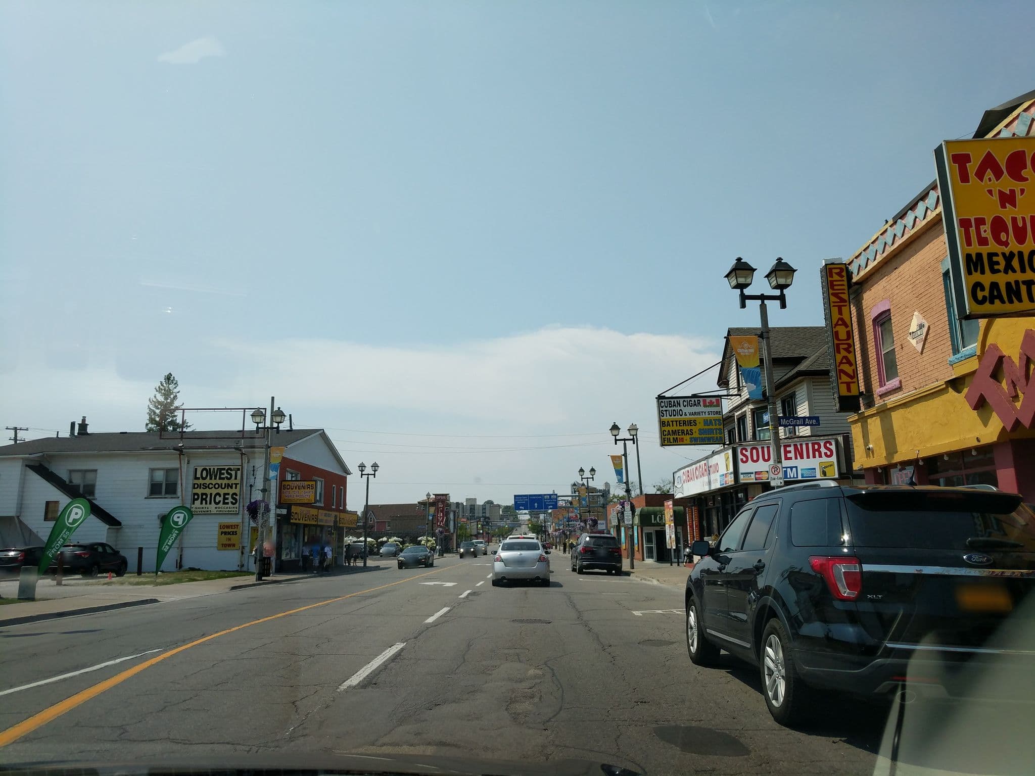 Street view near Cadilac Motel, Niagara Falls — © zerz57k1 (CC BY-SA · Mapillary)
